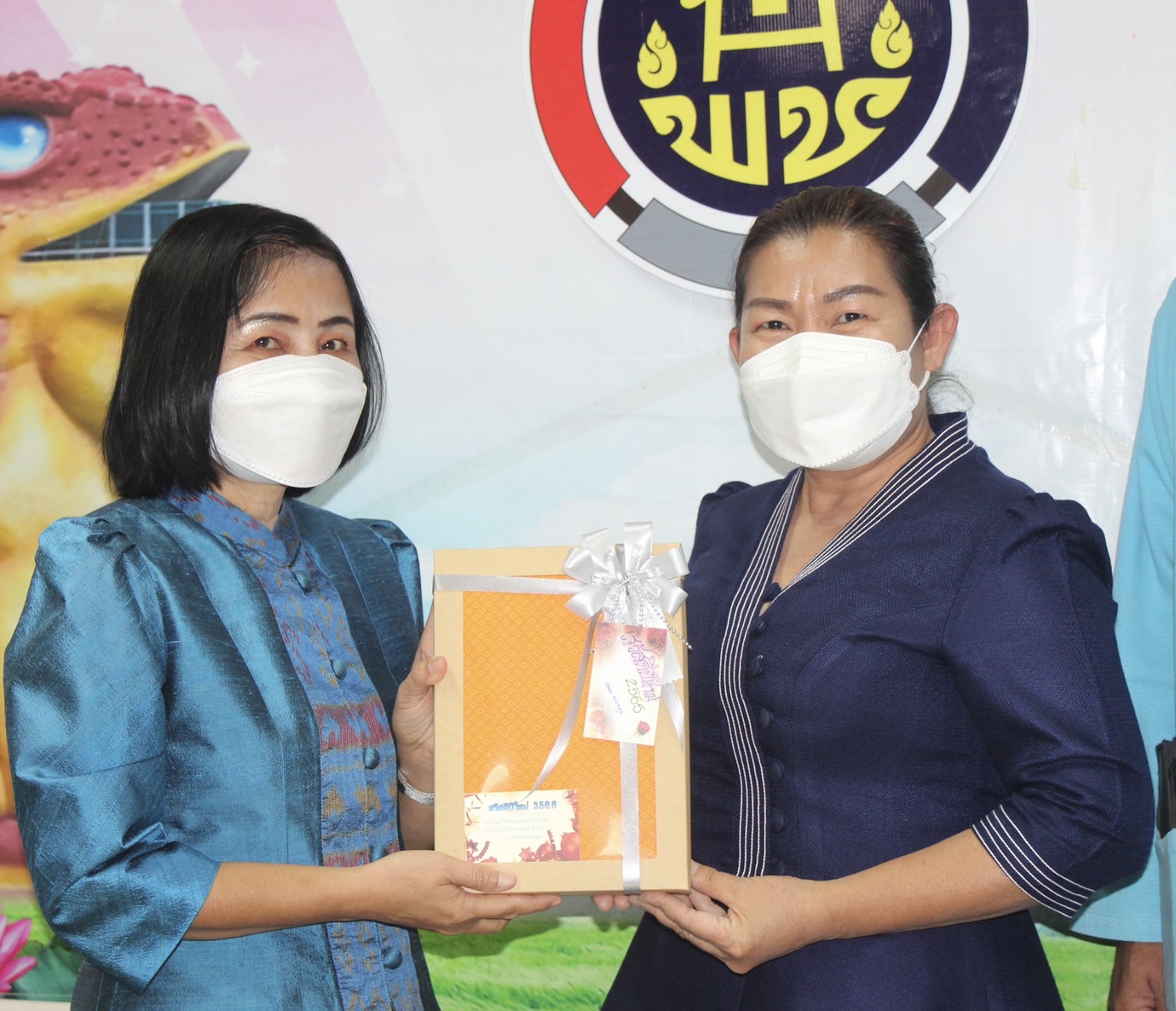 ?ทีมงานสำนักงานพัฒนาชุมชนอำเภอทรายมูลและพัฒนาการอำเภอกุดชุม ร่วมอวยพรปีใหม่ 2566 พัฒนาการจังหวัดยโสธร