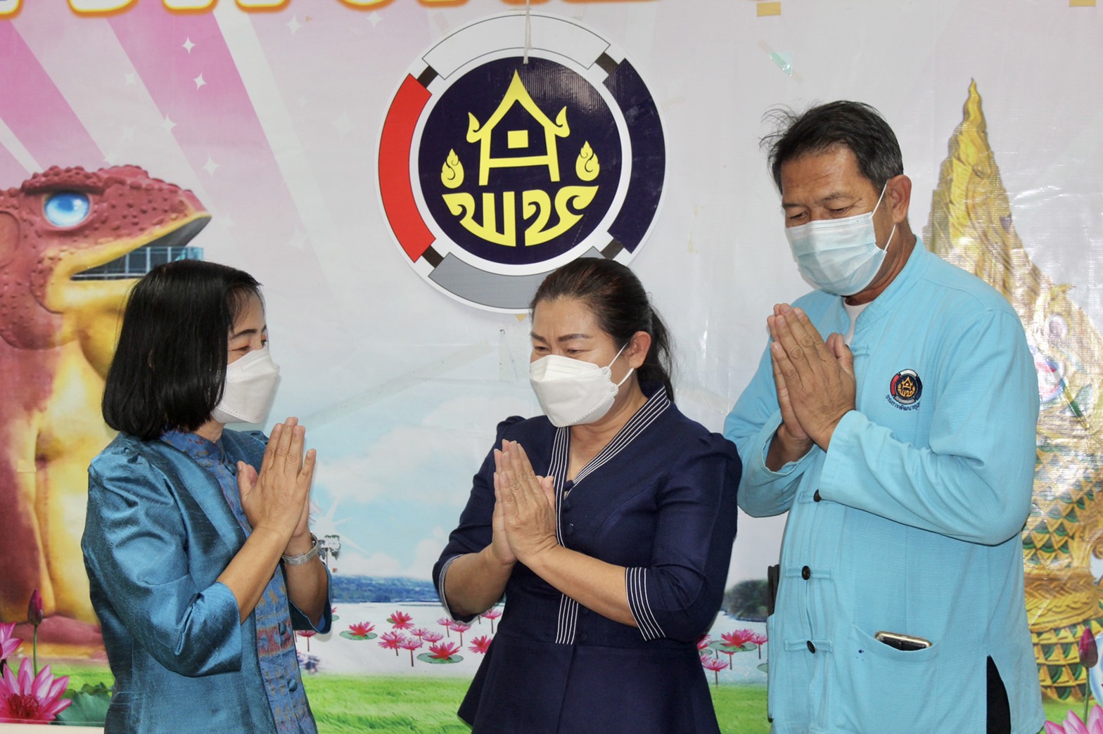 ?ทีมงานสำนักงานพัฒนาชุมชนอำเภอทรายมูลและพัฒนาการอำเภอกุดชุม ร่วมอวยพรปีใหม่ 2566 พัฒนาการจังหวัดยโสธร