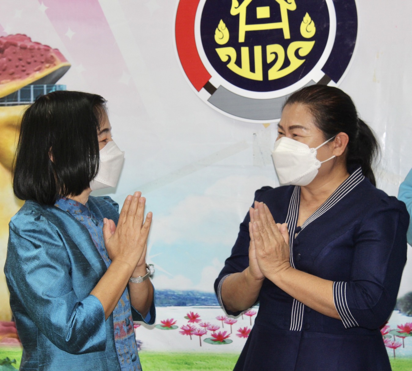 ?ทีมงานสำนักงานพัฒนาชุมชนอำเภอทรายมูลและพัฒนาการอำเภอกุดชุม ร่วมอวยพรปีใหม่ 2566 พัฒนาการจังหวัดยโสธร