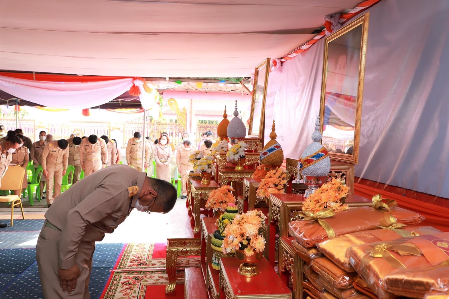 ?พช. ยโสธร ร่วมพิธีปลงผมนาคตามโครงการบรรพชาอุปสมบท 99 รูป ถวายพระพรชัยมงคล แด่สมเด็จพระเจ้าลูกเธอ เจ้าฟ้าพัชรกิติยาภา นเรนทิราเทพยวดี กรมหลวงราชสาริณีสิริพัชร มหาวัชรราชธิดา