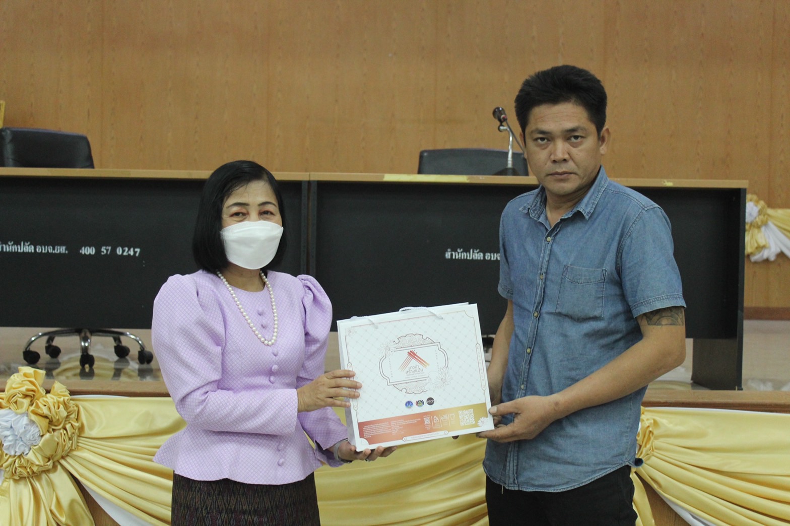 ?พช. ยโสธร ส่งมอบบรรจุภัณฑ์และตราสินค้าแก่กลุ่มผู้ผลิต ผู้ประกอบการ OTOP จังหวัดยโสธร