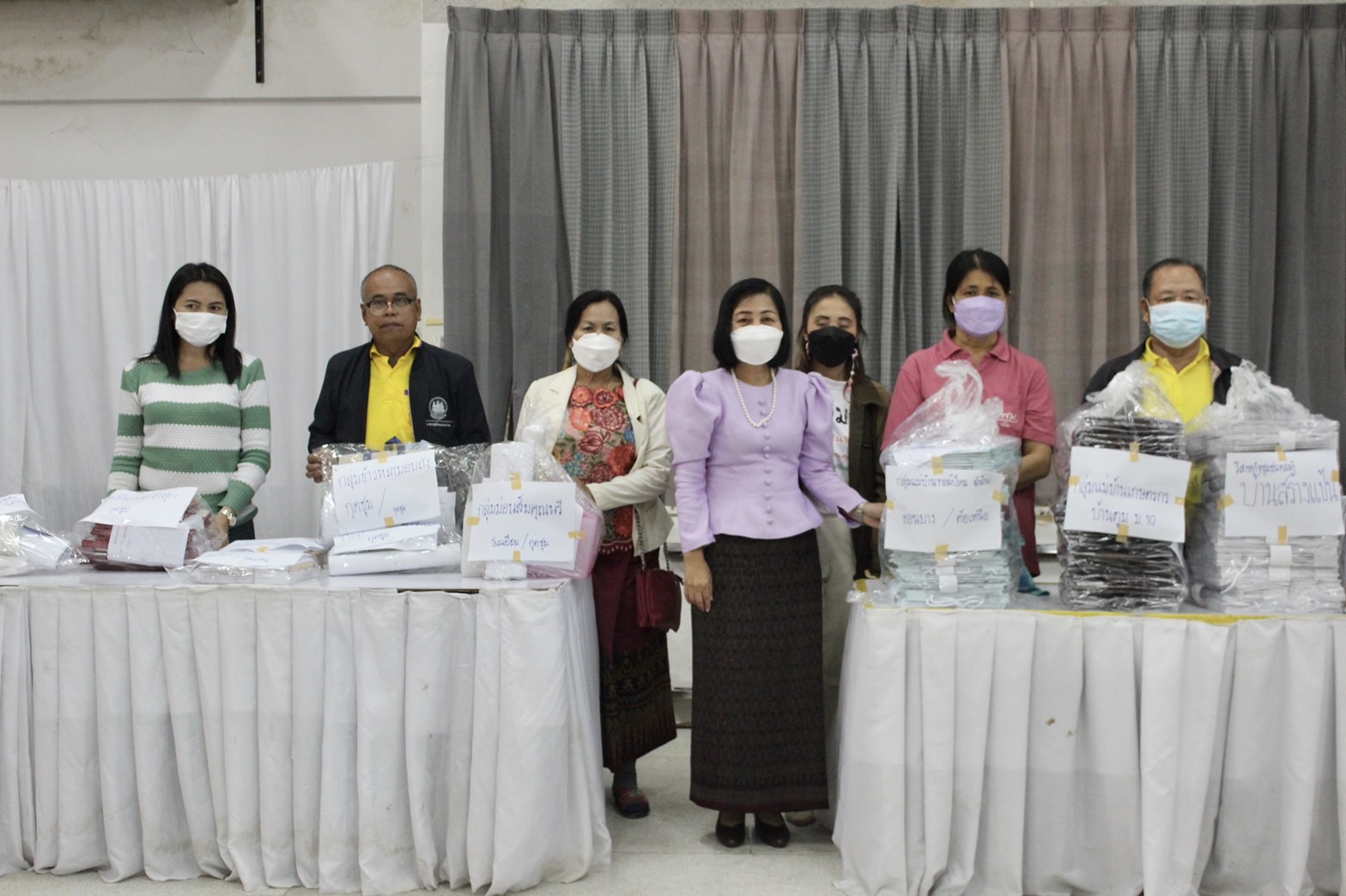 ?พช. ยโสธร ส่งมอบบรรจุภัณฑ์และตราสินค้าแก่กลุ่มผู้ผลิต ผู้ประกอบการ OTOP จังหวัดยโสธร