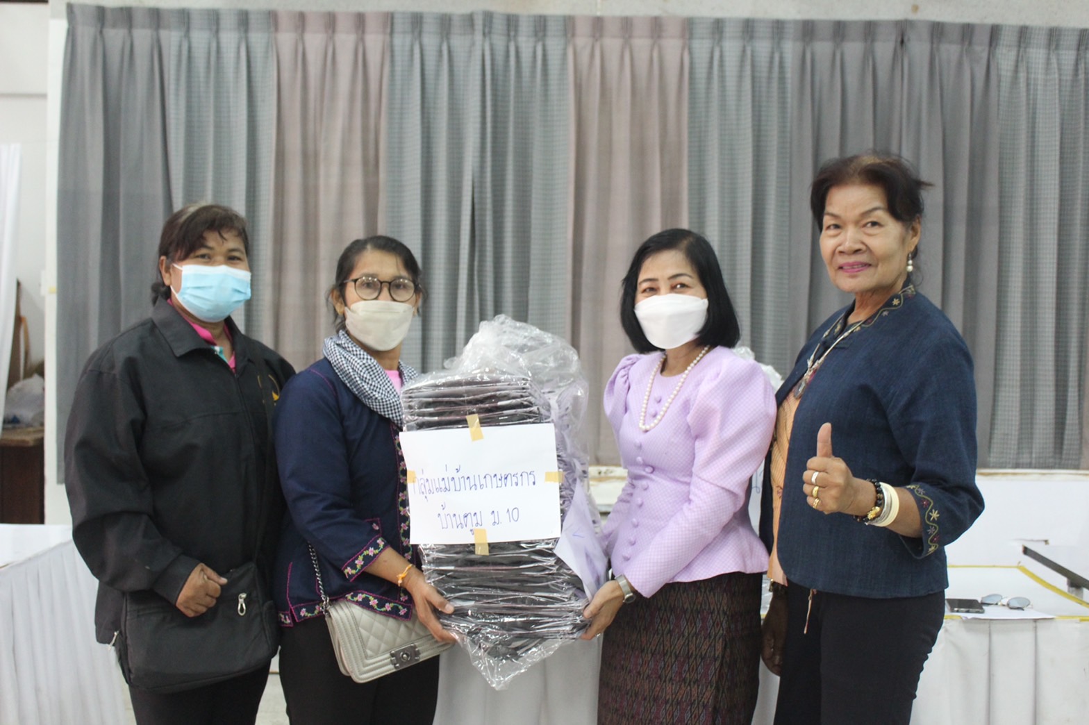 ?พช. ยโสธร ส่งมอบบรรจุภัณฑ์และตราสินค้าแก่กลุ่มผู้ผลิต ผู้ประกอบการ OTOP จังหวัดยโสธร