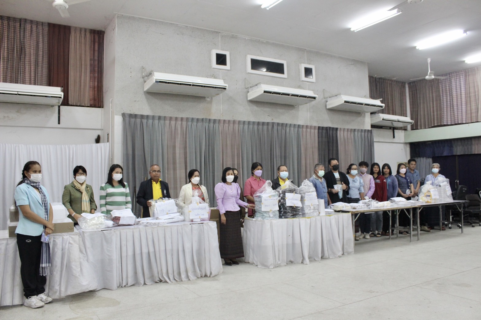 ?พช. ยโสธร ส่งมอบบรรจุภัณฑ์และตราสินค้าแก่กลุ่มผู้ผลิต ผู้ประกอบการ OTOP จังหวัดยโสธร