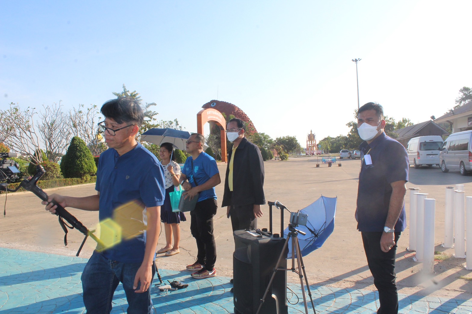 พช.ยโสธร สนับสนุนให้กำลังใจการถ่ายทำวีดีโอ ทีมอำเภอเลิงนกทา ในการร้องเพลงประสานเสียง ครบรอบ 130 ปี  เพลงรำวงมหาดไทย