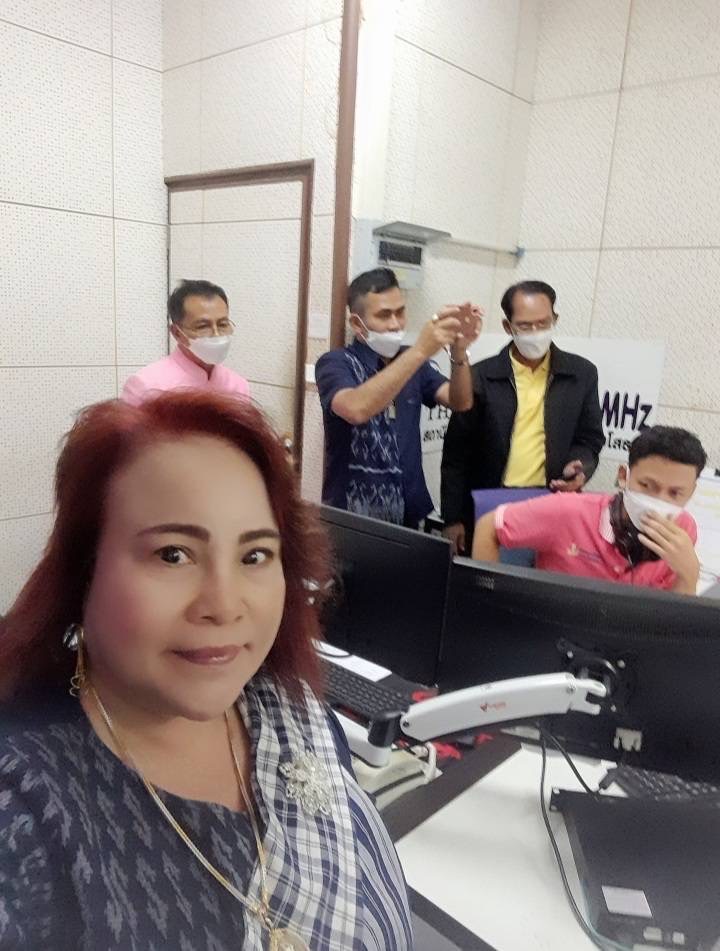 พช.ยโสธร สนับสนุนให้กำลังใจการถ่ายทำวีดีโอ ทีมอำเภอเลิงนกทา ในการร้องเพลงประสานเสียง ครบรอบ 130 ปี  เพลงรำวงมหาดไทย