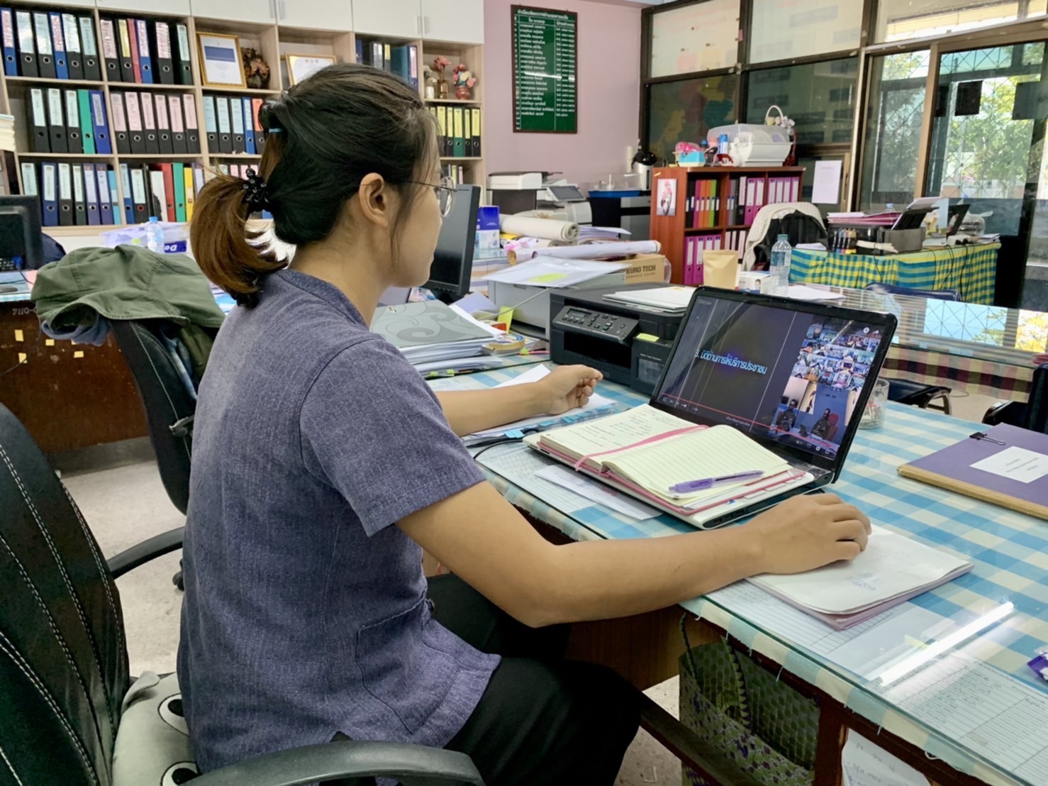 พช.ยโสธร ร่วมอบรมโครงการฝึกอบรมให้ความรู้ด้านภัยไซเบอร์ ผ่านระบบผ่านระบบ TV พช. ณ ห้องประชุมสำนักงานพัฒนาชุมชนจังหวัดยโสธร ชั้น 4 ศาลากลางจังหวัดยโสธร (หลังใหม่) Copy