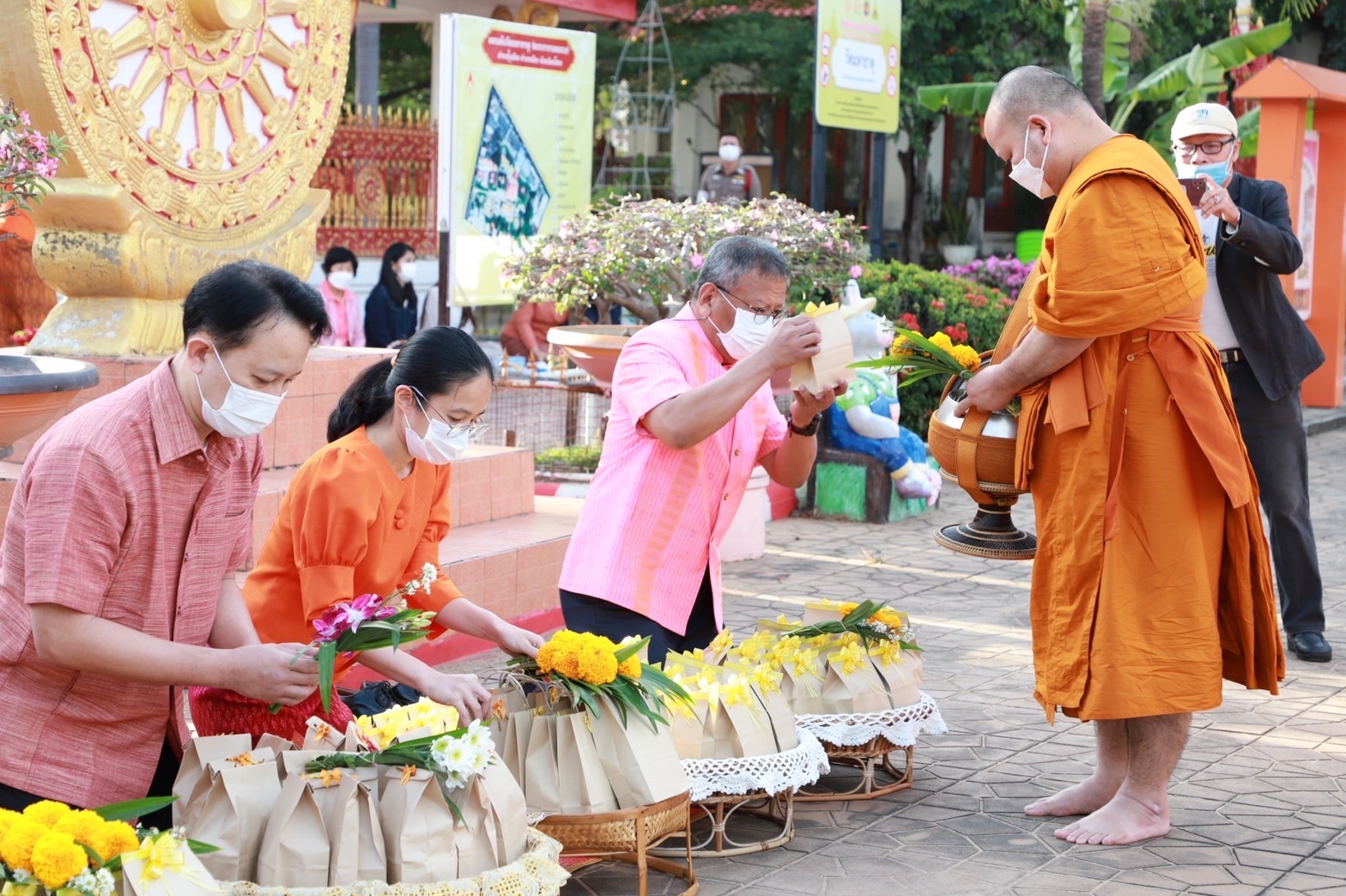 ?พช.ยโสธร ร่วมกิจกรรมทำบุญ ตักบาตรพระสงฆ์ เพื่อถวายพระราชกุศลสมเด็จพระเจ้าลูกเธอ เจ้าฟ้าพัชรกิติยาภา นเรนทิราเทพยวดี กรมหลวงราชสาริณีสิริพัชร มหาวัชรราชธิดา