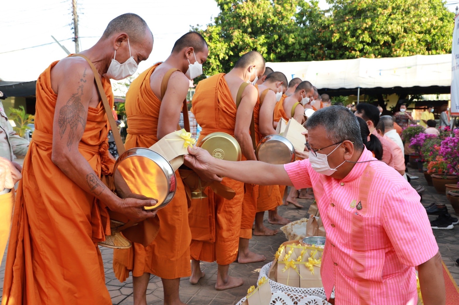 ?พช.ยโสธร ร่วมกิจกรรมทำบุญ ตักบาตรพระสงฆ์ เพื่อถวายพระราชกุศลสมเด็จพระเจ้าลูกเธอ เจ้าฟ้าพัชรกิติยาภา นเรนทิราเทพยวดี กรมหลวงราชสาริณีสิริพัชร มหาวัชรราชธิดา