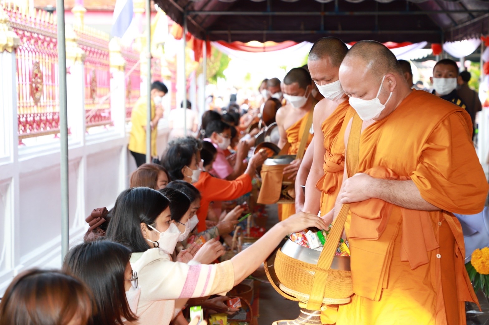 ?พช.ยโสธร ร่วมกิจกรรมทำบุญ ตักบาตรพระสงฆ์ เพื่อถวายพระราชกุศลสมเด็จพระเจ้าลูกเธอ เจ้าฟ้าพัชรกิติยาภา นเรนทิราเทพยวดี กรมหลวงราชสาริณีสิริพัชร มหาวัชรราชธิดา