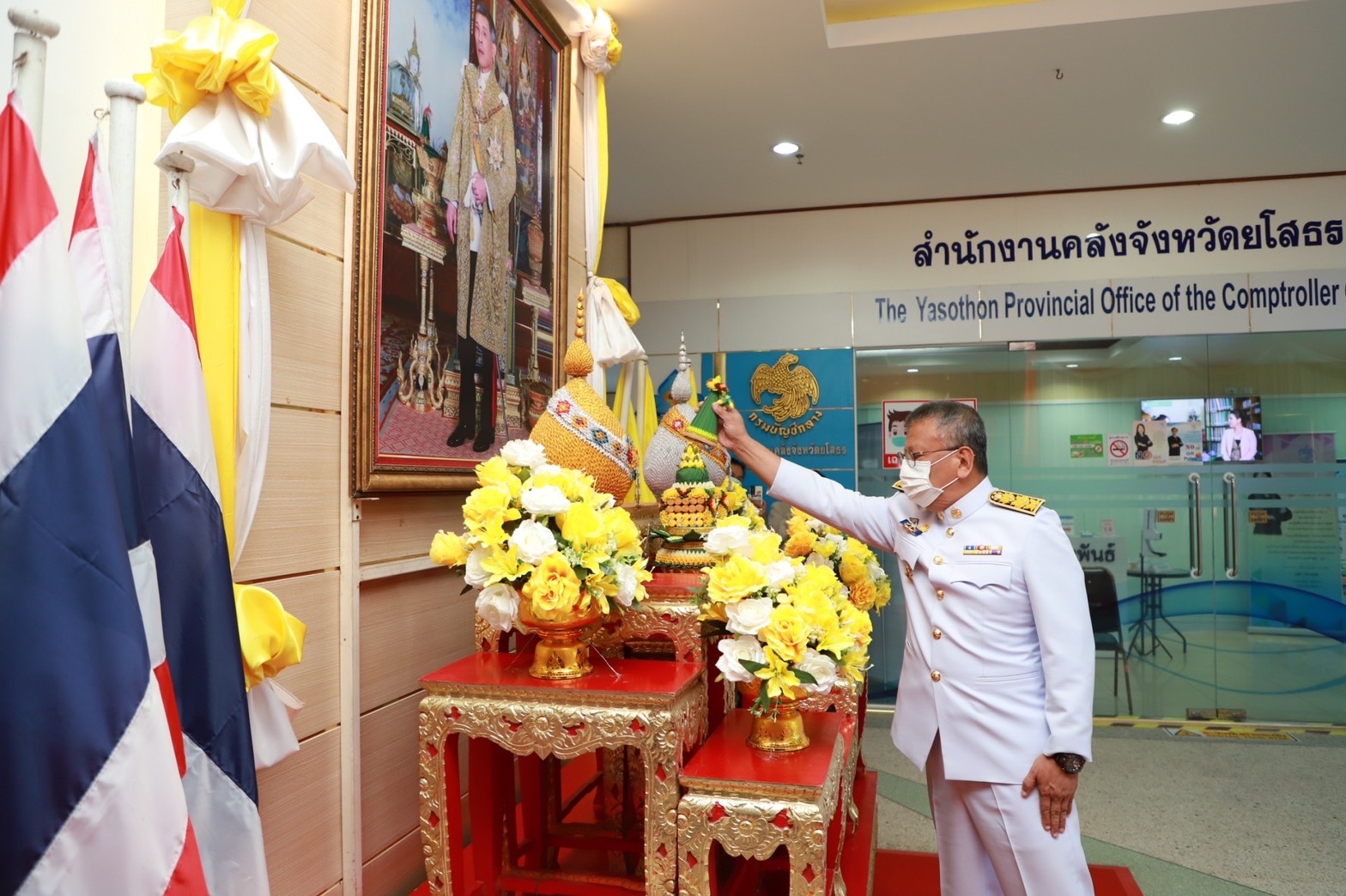 ?พช.ยโสธร ร่วมพิธีรับหนังสือสวดมนต์ บทเจริญพระพุทธมนต์