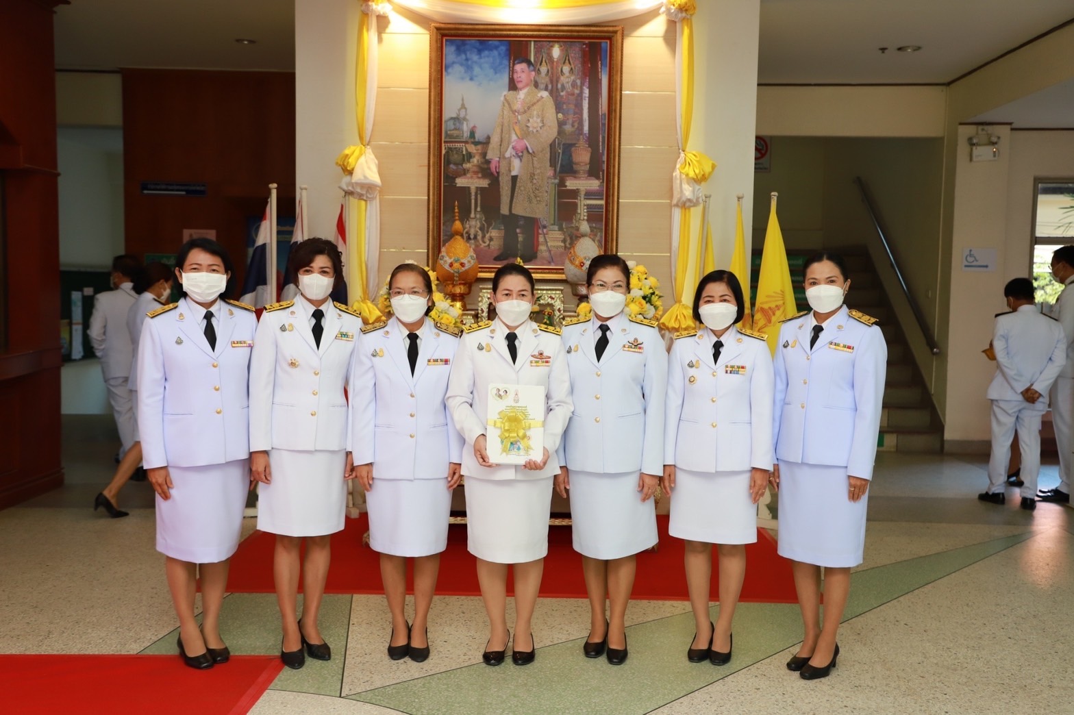 ?พช.ยโสธร ร่วมพิธีรับหนังสือสวดมนต์ บทเจริญพระพุทธมนต์