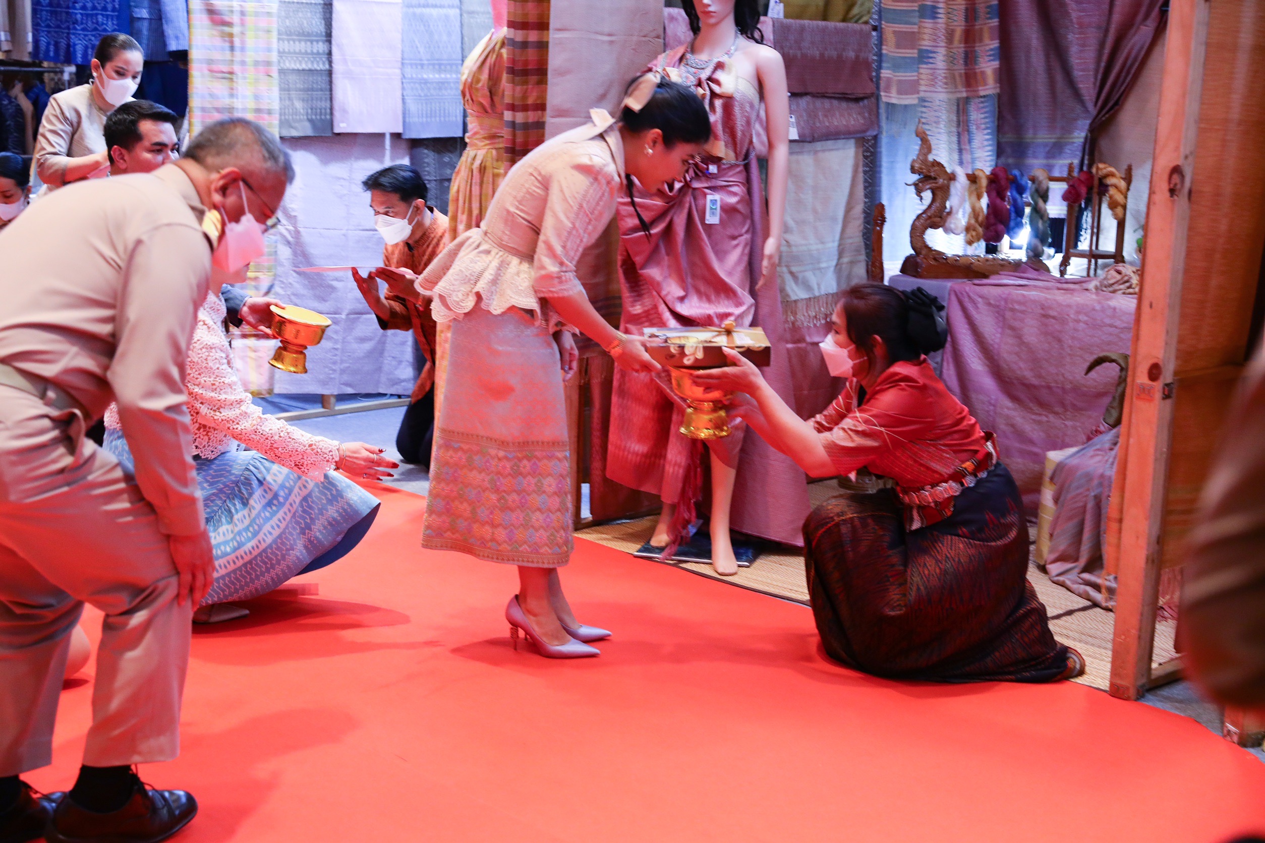 ?จังหวัดยโสธร ร่วมเฝ้าฯ รับเสด็จสมเด็จพระเจ้าลูกเธอ เจ้าฟ้าสิริวัณณวรี นารีรัตนราชกัญญา ณ หอประชุมมหาวิทยาลัยเทคโนโลยีราชมงคลอีสาน วิทยาเขตสุรินทร์ ตำบลนอกเมือง อำเภอเมืองสุรินทร์ จังหวัดสุรินทร์