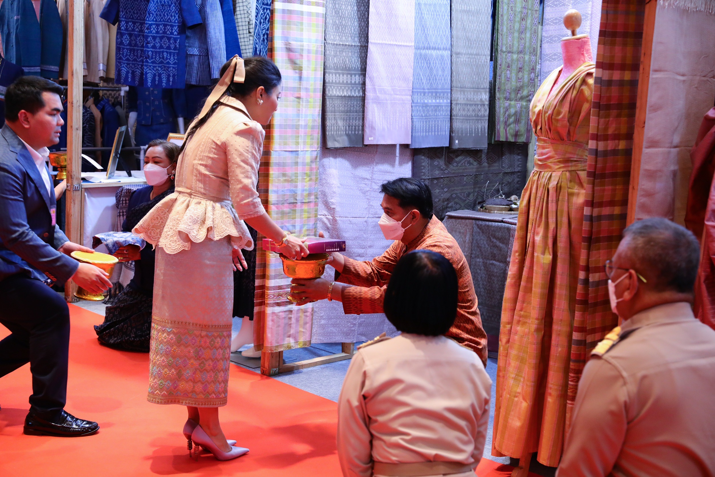 ?จังหวัดยโสธร ร่วมเฝ้าฯ รับเสด็จสมเด็จพระเจ้าลูกเธอ เจ้าฟ้าสิริวัณณวรี นารีรัตนราชกัญญา ณ หอประชุมมหาวิทยาลัยเทคโนโลยีราชมงคลอีสาน วิทยาเขตสุรินทร์ ตำบลนอกเมือง อำเภอเมืองสุรินทร์ จังหวัดสุรินทร์