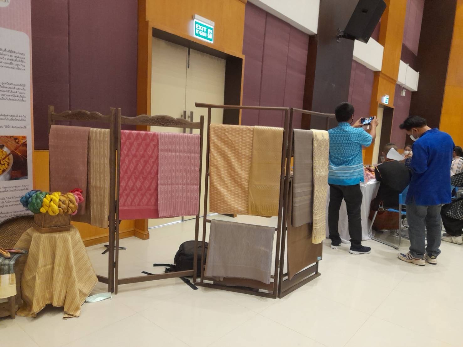 ?จังหวัดยโสธร  ร่วมเฝ้าฯ รับเสด็จสมเด็จพระเจ้าลูกเธอ เจ้าฟ้าสิริวัณณวรี นารีรัตนราชกัญญา ณ หอประชุมมหาวิทยาลัยเทคโนโลยีราชมงคลอีสาน วิทยาเขตสุรินทร์ ตำบลนอกเมือง  อำเภอเมืองสุรินทร์ จังหวัดสุรินทร์