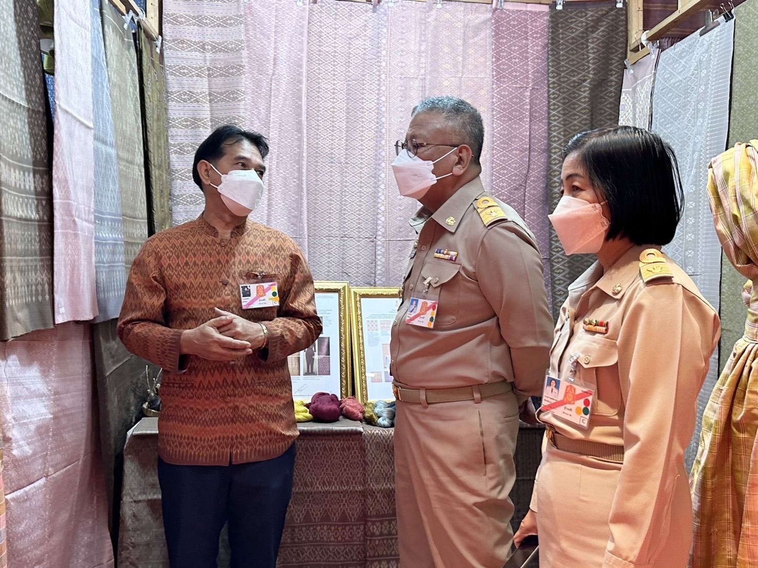 ?จังหวัดยโสธร ร่วมเฝ้าฯ รับเสด็จสมเด็จพระเจ้าลูกเธอ เจ้าฟ้าสิริวัณณวรี นารีรัตนราชกัญญา ณ หอประชุมมหาวิทยาลัยเทคโนโลยีราชมงคลอีสาน วิทยาเขตสุรินทร์ ตำบลนอกเมือง อำเภอเมืองสุรินทร์ จังหวัดสุรินทร์