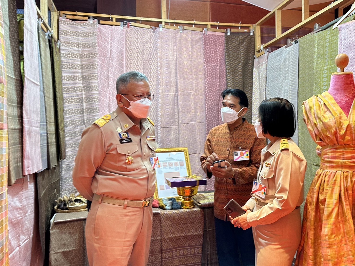 ?จังหวัดยโสธร ร่วมเฝ้าฯ รับเสด็จสมเด็จพระเจ้าลูกเธอ เจ้าฟ้าสิริวัณณวรี นารีรัตนราชกัญญา ณ หอประชุมมหาวิทยาลัยเทคโนโลยีราชมงคลอีสาน วิทยาเขตสุรินทร์ ตำบลนอกเมือง อำเภอเมืองสุรินทร์ จังหวัดสุรินทร์