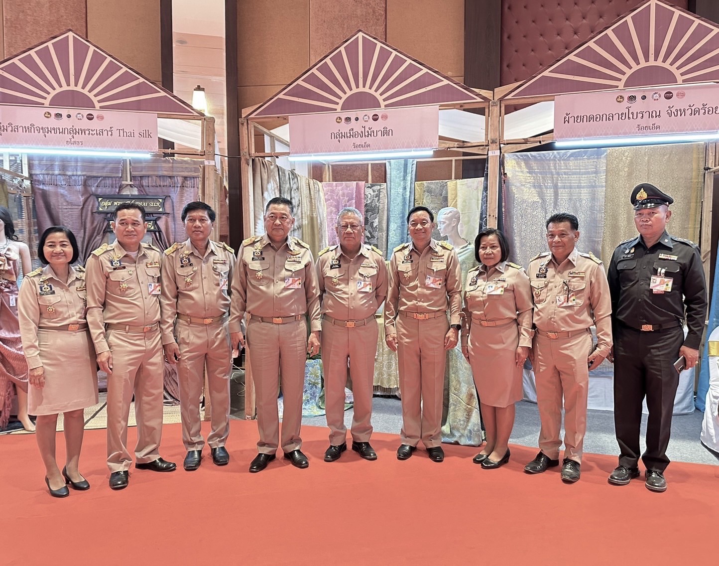 ?จังหวัดยโสธร ร่วมเฝ้าฯ รับเสด็จสมเด็จพระเจ้าลูกเธอ เจ้าฟ้าสิริวัณณวรี นารีรัตนราชกัญญา ณ หอประชุมมหาวิทยาลัยเทคโนโลยีราชมงคลอีสาน วิทยาเขตสุรินทร์ ตำบลนอกเมือง อำเภอเมืองสุรินทร์ จังหวัดสุรินทร์