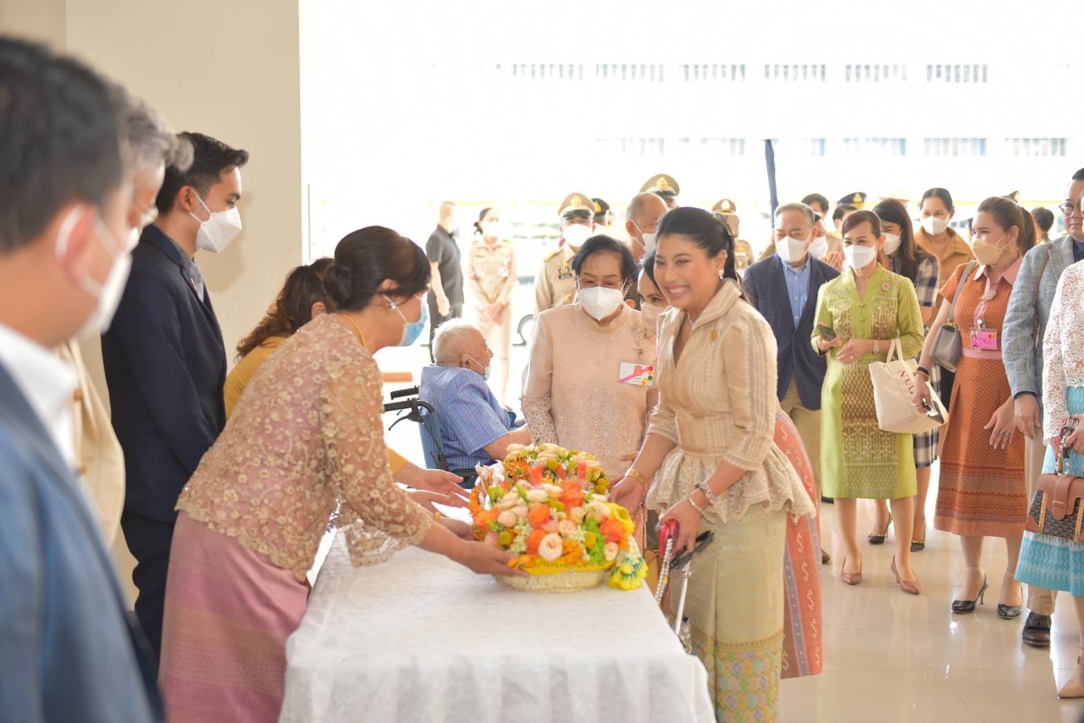 ?จังหวัดยโสธร ร่วมเฝ้าฯ รับเสด็จสมเด็จพระเจ้าลูกเธอ เจ้าฟ้าสิริวัณณวรี นารีรัตนราชกัญญา ณ หอประชุมมหาวิทยาลัยเทคโนโลยีราชมงคลอีสาน วิทยาเขตสุรินทร์ ตำบลนอกเมือง อำเภอเมืองสุรินทร์ จังหวัดสุรินทร์