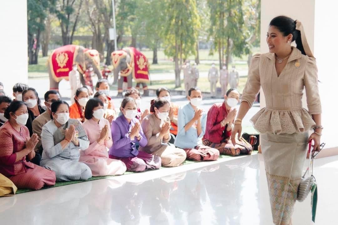 ?จังหวัดยโสธร ร่วมเฝ้าฯ รับเสด็จสมเด็จพระเจ้าลูกเธอ เจ้าฟ้าสิริวัณณวรี นารีรัตนราชกัญญา ณ หอประชุมมหาวิทยาลัยเทคโนโลยีราชมงคลอีสาน วิทยาเขตสุรินทร์ ตำบลนอกเมือง อำเภอเมืองสุรินทร์ จังหวัดสุรินทร์