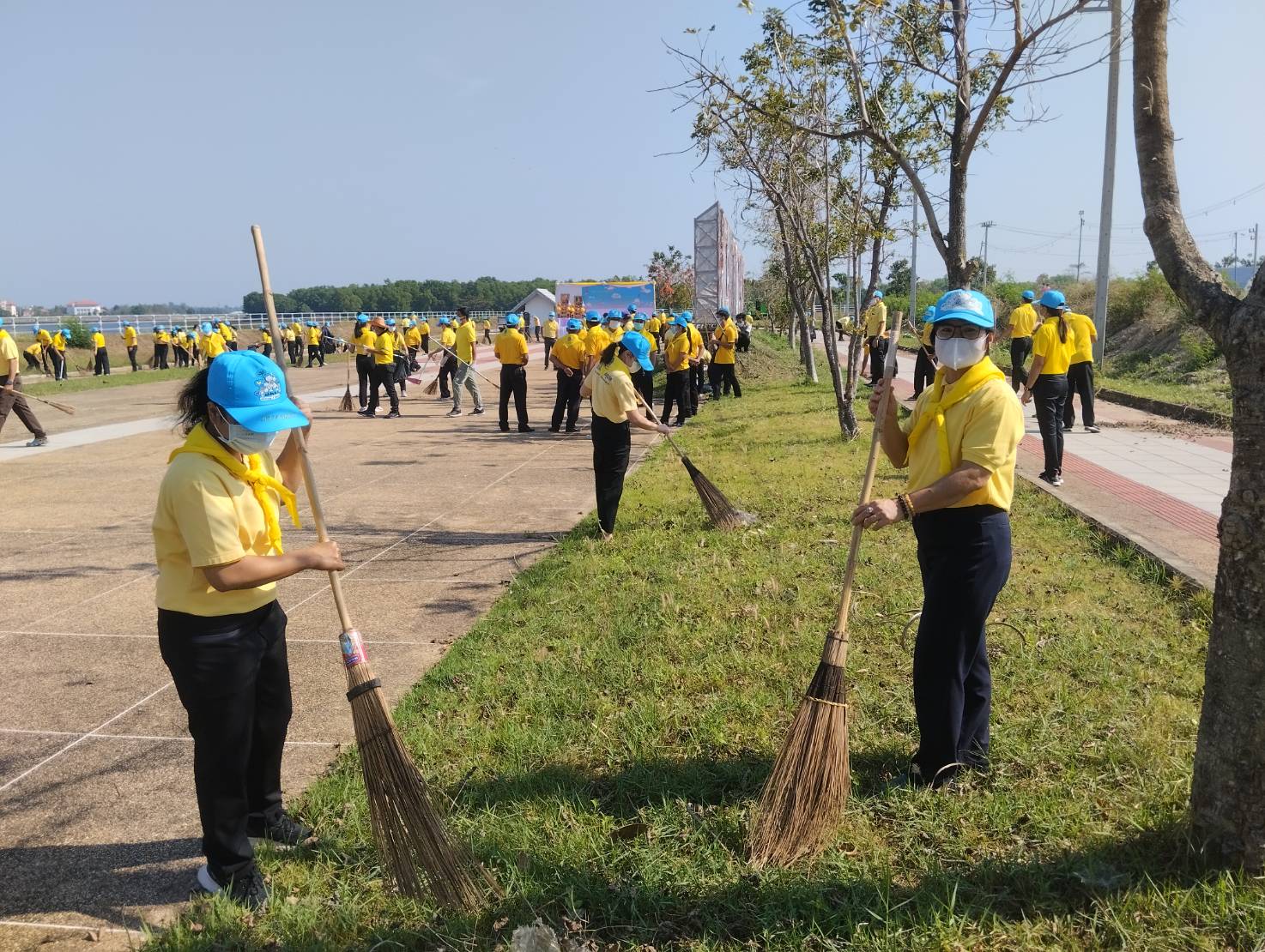 ?พช.ยโสธร ร่วมกิจกรรมจัดกิจกรรมจิตอาสาพัฒนา แก้ไขปัญหาวัชพืช สิ่งปฏิกูล และผักตบชวาในลำน้ำทวน บริเวณสะพานข้ามลำน้ำทวน อำเภอเมืองยโสธร  จังหวัดยโสธร