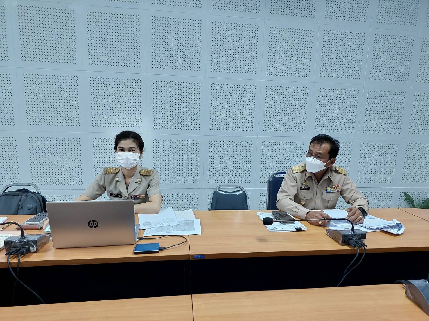 ?พช.ยโสธร ร่วมประชุมติดตามการแก้ไขปัญหาความเดือดร้อนตามฐานข้อมูลการขจัดความยากจนและพัฒนาคนทุกช่วงวัยอย่างยั่งยืนตามหลักปรัชญาของเศรษฐกิจพอเพียง ระบบ TPMAP และระบบ ThaiQM จังหวัดยโสธร ผ่านระบบ zoom cloud meeting