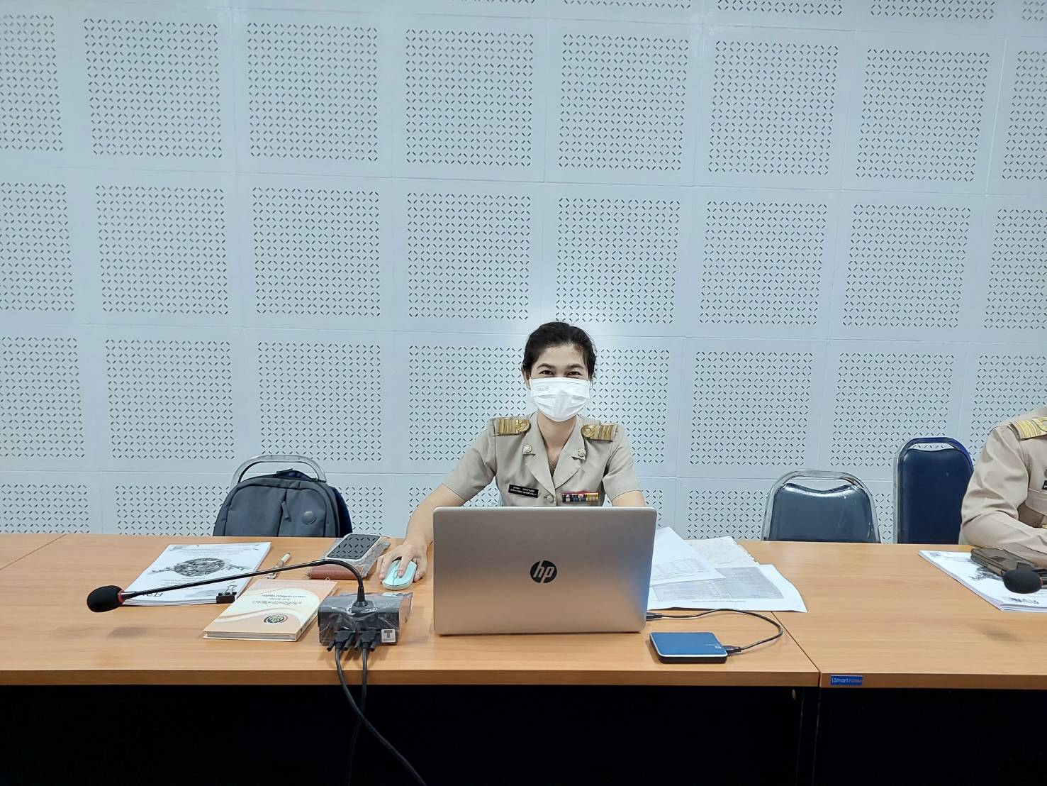 ?พช.ยโสธร ร่วมประชุมติดตามการแก้ไขปัญหาความเดือดร้อนตามฐานข้อมูลการขจัดความยากจนและพัฒนาคนทุกช่วงวัยอย่างยั่งยืนตามหลักปรัชญาของเศรษฐกิจพอเพียง ระบบ TPMAP และระบบ ThaiQM จังหวัดยโสธร ผ่านระบบ zoom cloud meeting