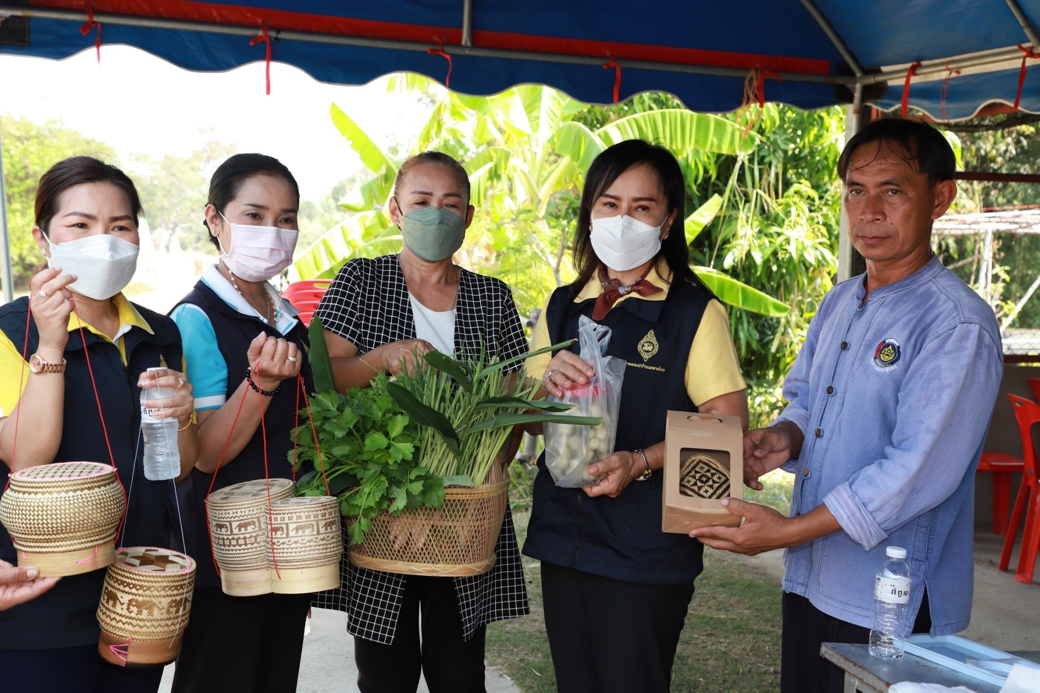 ?ประธานแม่บ้านมหาดไทย ยโสธร ขับเคลื่อนการน้อมนำแนวพระราชดำริของสมเด็จพระกนิษฐาธิราชเจ้า กรมสมเด็จพระเทพรัตนราชสุดาฯ สยามบรมราชกุมารี สู่ปฏิบัติการปลูกผักสวนครัว เพื่อสร้างความมั่นคงทางอาหาร “บ้านนี้มีรัก ปลูกผักกินเอง” และการขยายผลโครงการ “ทางนี้มีผล ผู้คนรักกัน”และโครงการส่งเสริมการใช้ผ้าไทย น้อมนำแนวพระราชดำริ สมเด็จพระเจ้าลูกเธอ เจ้าฟ้าสิริวัณณวรีนารีรัตนราชกัญญา “ผ้าไทยใส่ให้สนุก”