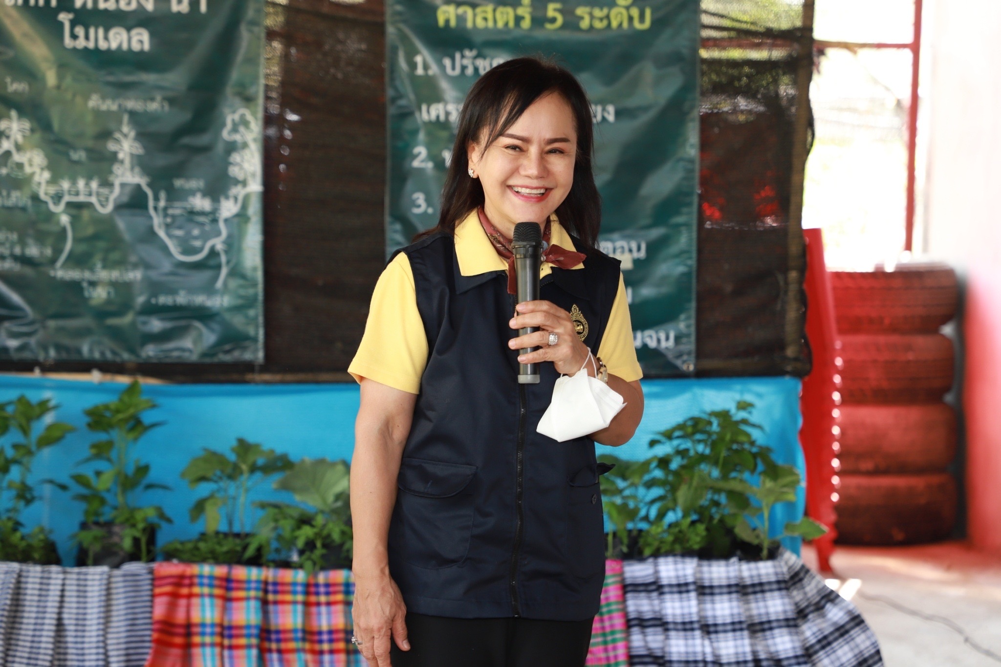 ?ประธานแม่บ้านมหาดไทย ยโสธร ขับเคลื่อนการน้อมนำแนวพระราชดำริของสมเด็จพระกนิษฐาธิราชเจ้า กรมสมเด็จพระเทพรัตนราชสุดาฯ สยามบรมราชกุมารี สู่ปฏิบัติการปลูกผักสวนครัว เพื่อสร้างความมั่นคงทางอาหาร “บ้านนี้มีรัก ปลูกผักกินเอง” และการขยายผลโครงการ “ทางนี้มีผล ผู้คนรักกัน”และโครงการส่งเสริมการใช้ผ้าไทย น้อมนำแนวพระราชดำริ สมเด็จพระเจ้าลูกเธอ เจ้าฟ้าสิริวัณณวรีนารีรัตนราชกัญญา “ผ้าไทยใส่ให้สนุก”