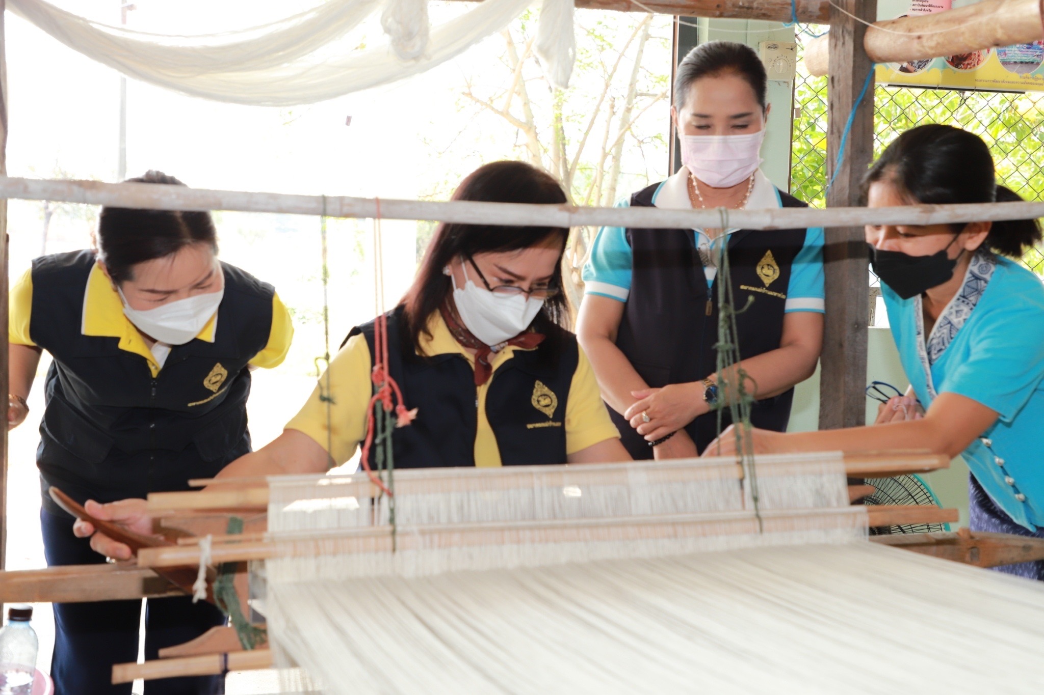 ?ประธานแม่บ้านมหาดไทย ยโสธร ขับเคลื่อนการน้อมนำแนวพระราชดำริของสมเด็จพระกนิษฐาธิราชเจ้า กรมสมเด็จพระเทพรัตนราชสุดาฯ สยามบรมราชกุมารี สู่ปฏิบัติการปลูกผักสวนครัว เพื่อสร้างความมั่นคงทางอาหาร “บ้านนี้มีรัก ปลูกผักกินเอง” และการขยายผลโครงการ “ทางนี้มีผล ผู้คนรักกัน”และโครงการส่งเสริมการใช้ผ้าไทย น้อมนำแนวพระราชดำริ สมเด็จพระเจ้าลูกเธอ เจ้าฟ้าสิริวัณณวรีนารีรัตนราชกัญญา “ผ้าไทยใส่ให้สนุก”