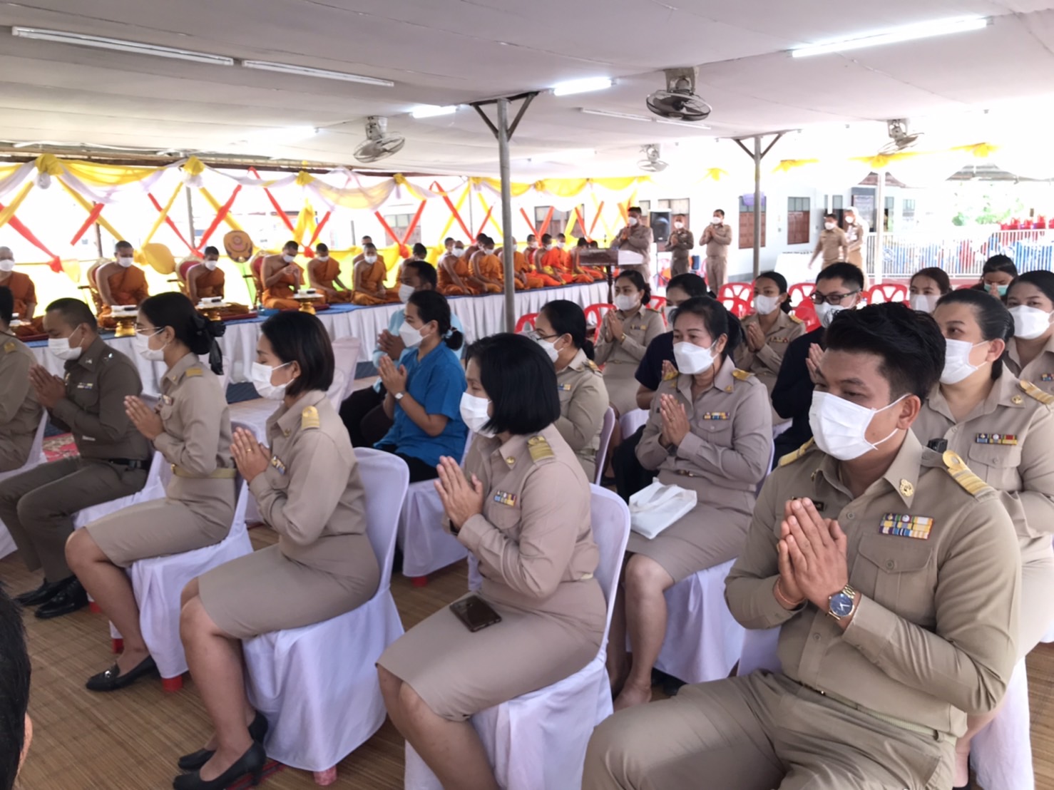 ?พช.ยโสธร ร่วมพิธีถวายภัตตาหารพระราชทานของพระบาทสมเด็จพระเจ้าอยู่หัว แด่พระภิกษุ สามเณร ในการสอบบาลีสนามหลวง ครั้งที่ 1 ครั้งหลัง ประจำปี พ.ศ. 2566