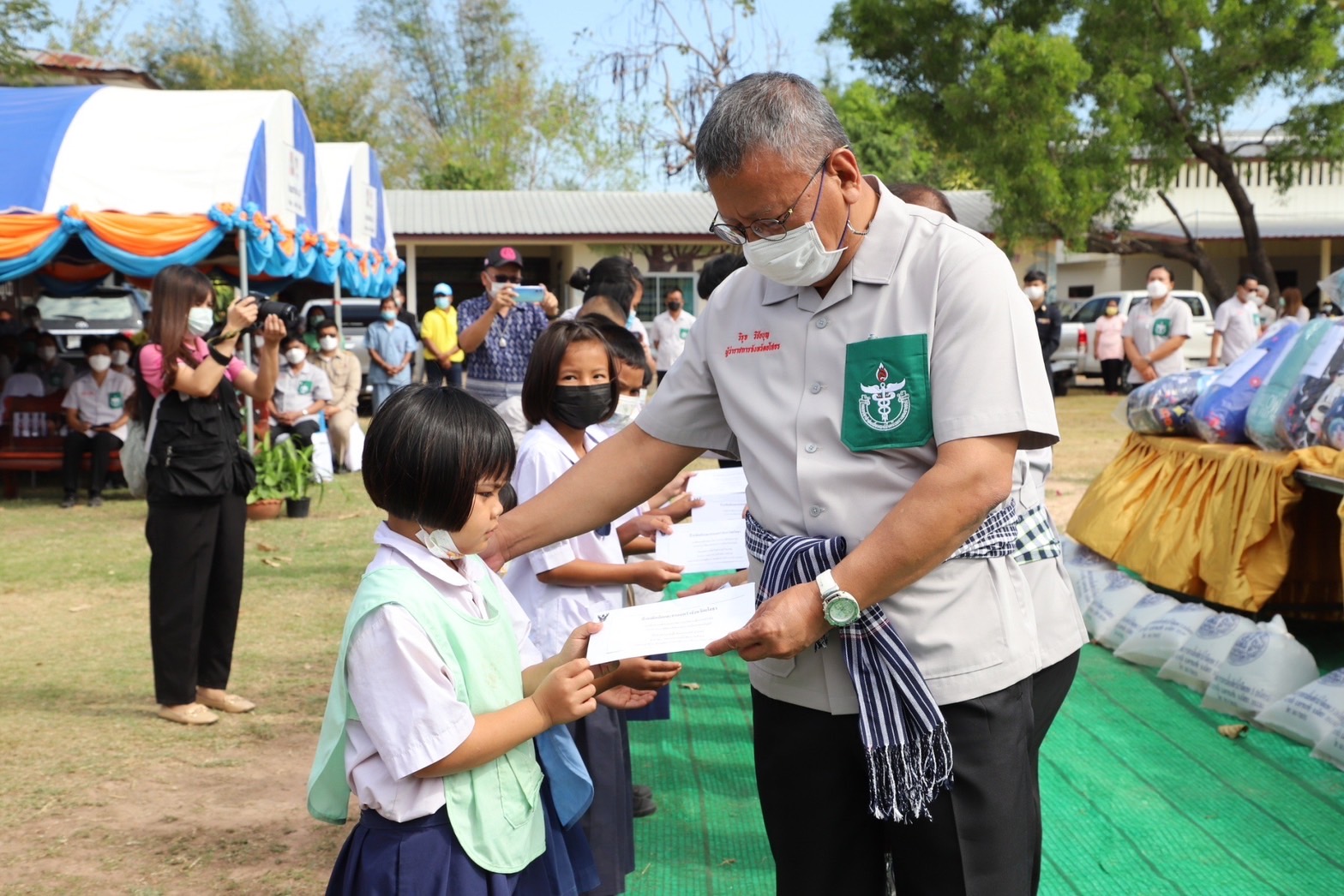 ?พช.ยโสธร ร่วมกิจกรรมหน่วยแพทย์อาสา สมเด็จพระศรีนครินทราบรมราชชนนี (พอ.สว.)ร่วมกับโครงการจังหวัดเคลื่อนที่ “เพิ่มรอยยิ้ม เติมความสุข ให้คนยโสธร”