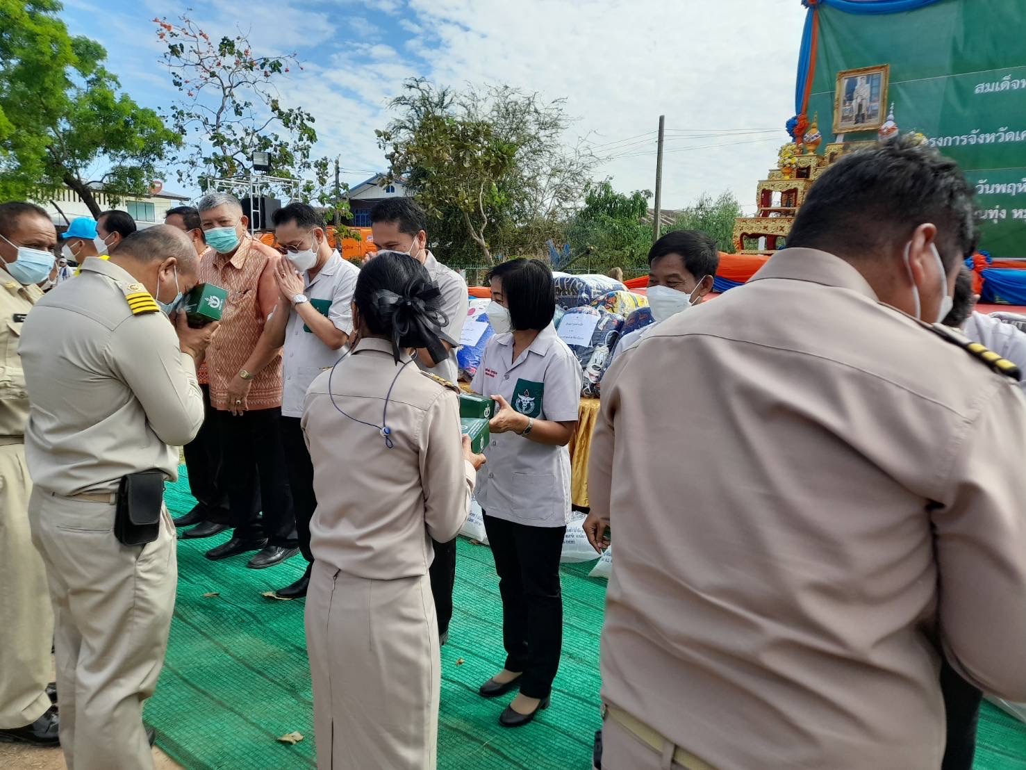 ?พช.ยโสธร ร่วมกิจกรรมหน่วยแพทย์อาสา สมเด็จพระศรีนครินทราบรมราชชนนี (พอ.สว.)ร่วมกับโครงการจังหวัดเคลื่อนที่ “เพิ่มรอยยิ้ม เติมความสุข ให้คนยโสธร”