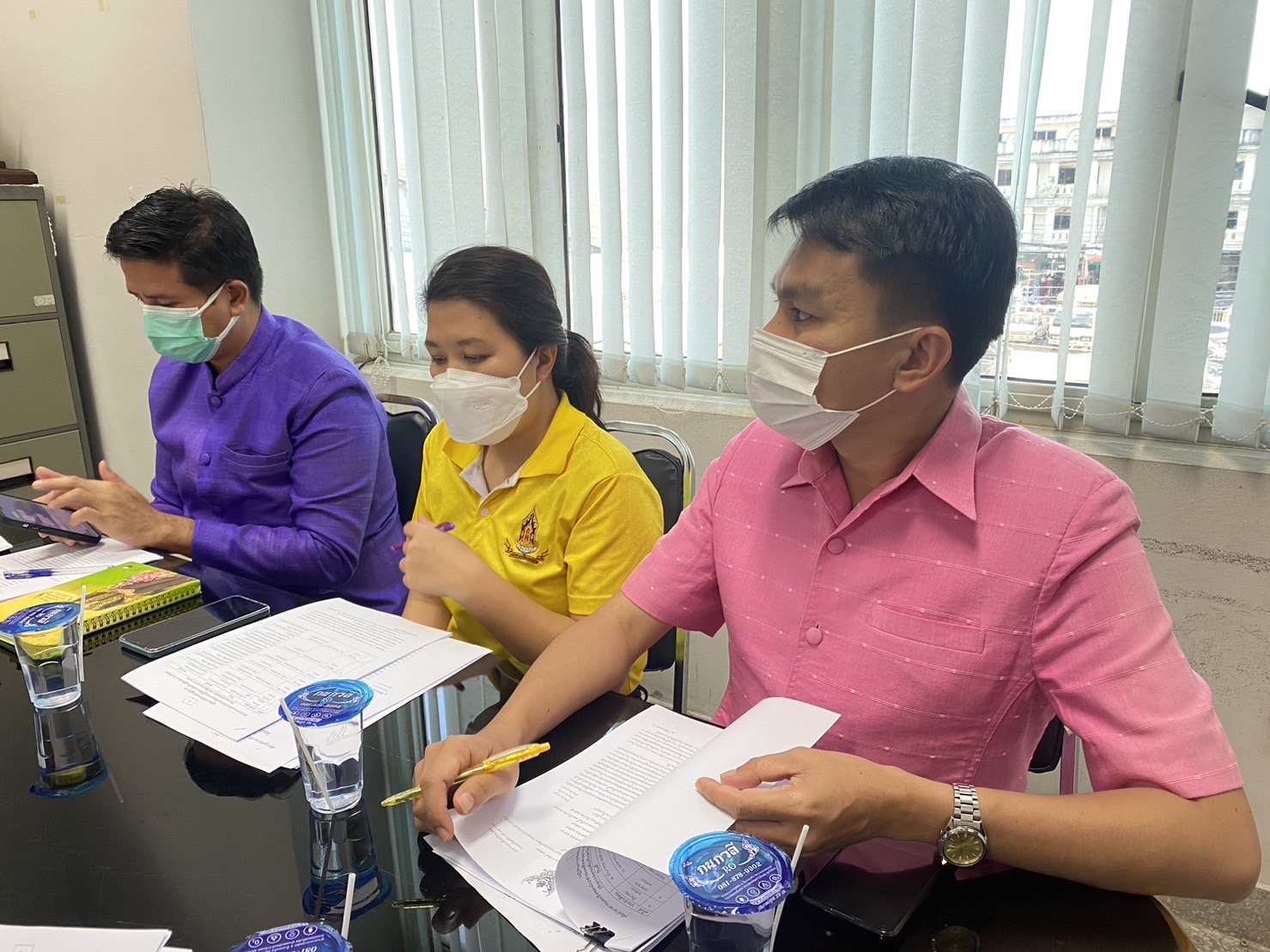 ?พช.ยโสธร ร่วมประชุมหารือร่วมกับหน่วยงานในการดำเนินการ กิจกรรมทำบุญตักบาตร เพื่อนำอาหารและสิ่งของไปช่วยเหลือคนยากจน ผู้ด้อยโอกาส ในพื้นที่จังหวัดยโสธร ภายใต้โครงการขจัดความยากจนพัฒนาคนทุกช่วงวัยอย่างยั่งยืนตามหลัก ปรัชญาของเศรษฐกิจพอเพียง