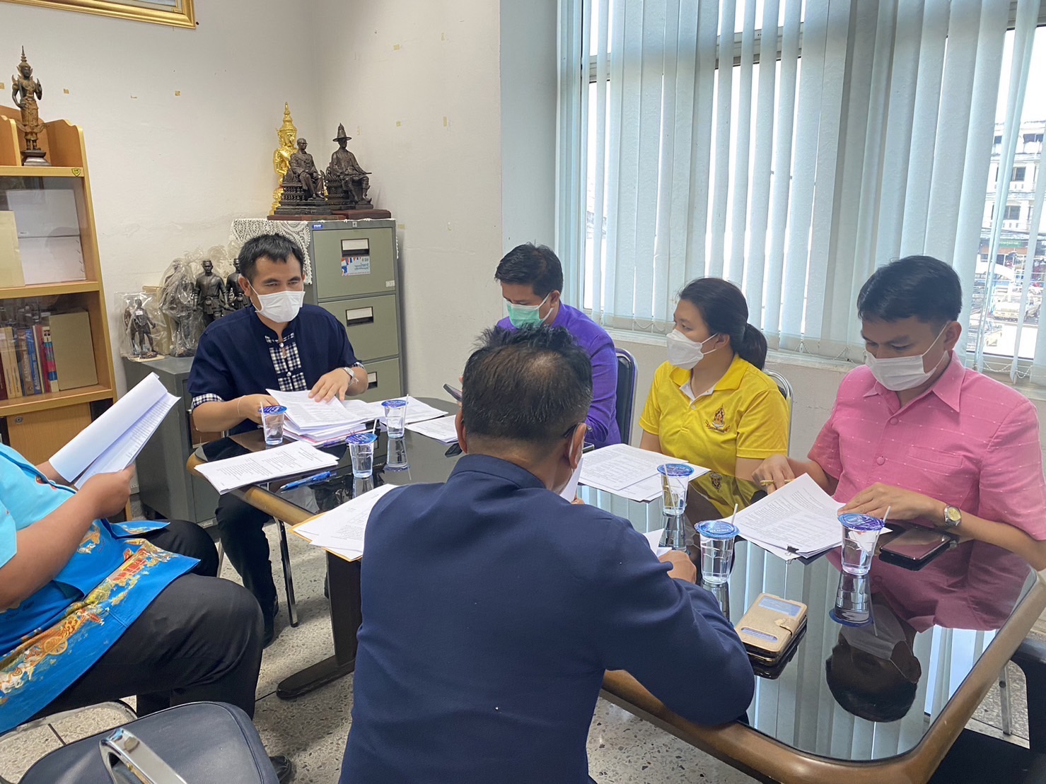 ?พช.ยโสธร ร่วมประชุมหารือร่วมกับหน่วยงานในการดำเนินการ กิจกรรมทำบุญตักบาตร เพื่อนำอาหารและสิ่งของไปช่วยเหลือคนยากจน ผู้ด้อยโอกาส ในพื้นที่จังหวัดยโสธร ภายใต้โครงการขจัดความยากจนพัฒนาคนทุกช่วงวัยอย่างยั่งยืนตามหลัก ปรัชญาของเศรษฐกิจพอเพียง