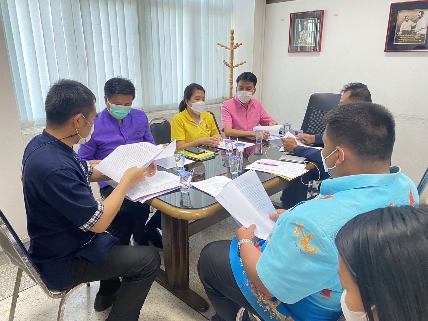 ?พช.ยโสธร ร่วมประชุมหารือร่วมกับหน่วยงานในการดำเนินการ กิจกรรมทำบุญตักบาตร เพื่อนำอาหารและสิ่งของไปช่วยเหลือคนยากจน ผู้ด้อยโอกาส ในพื้นที่จังหวัดยโสธร ภายใต้โครงการขจัดความยากจนพัฒนาคนทุกช่วงวัยอย่างยั่งยืนตามหลัก ปรัชญาของเศรษฐกิจพอเพียง