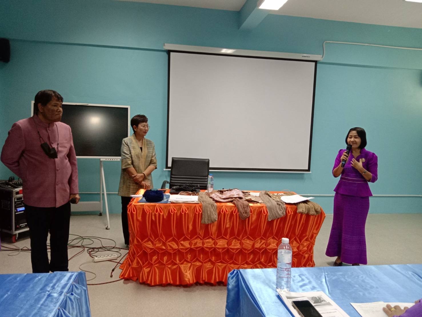 ☘พช.ยโสธร ดำเนินกิจกรรมสนองพระราชดำริโครงการอนุรักษ์พันธุกรรมพืชอันเนื่องมา จากพระราชดำริ สมเด็จพระเทพรัตนราชสุดาฯ สยามบรมราชกุมารี (อพ.สธ.) กิจกรรมสร้างสรรค์การใช้ประโยชน์จากต้นไม้ประจำจังหวัด (ต้นยางนา)