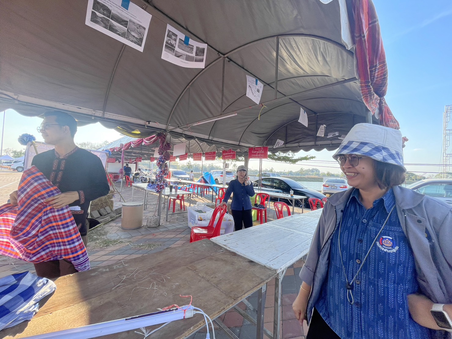 ?พช.ยโสธร เตรียมสถานที่ในการจำหน่ายสินค้า OTOP และกลุ่มสินค้าจากกองทุนพัฒนาบทบาทสตรี ในงานสถาปนาจังหวัดยโสธร ปี 2566