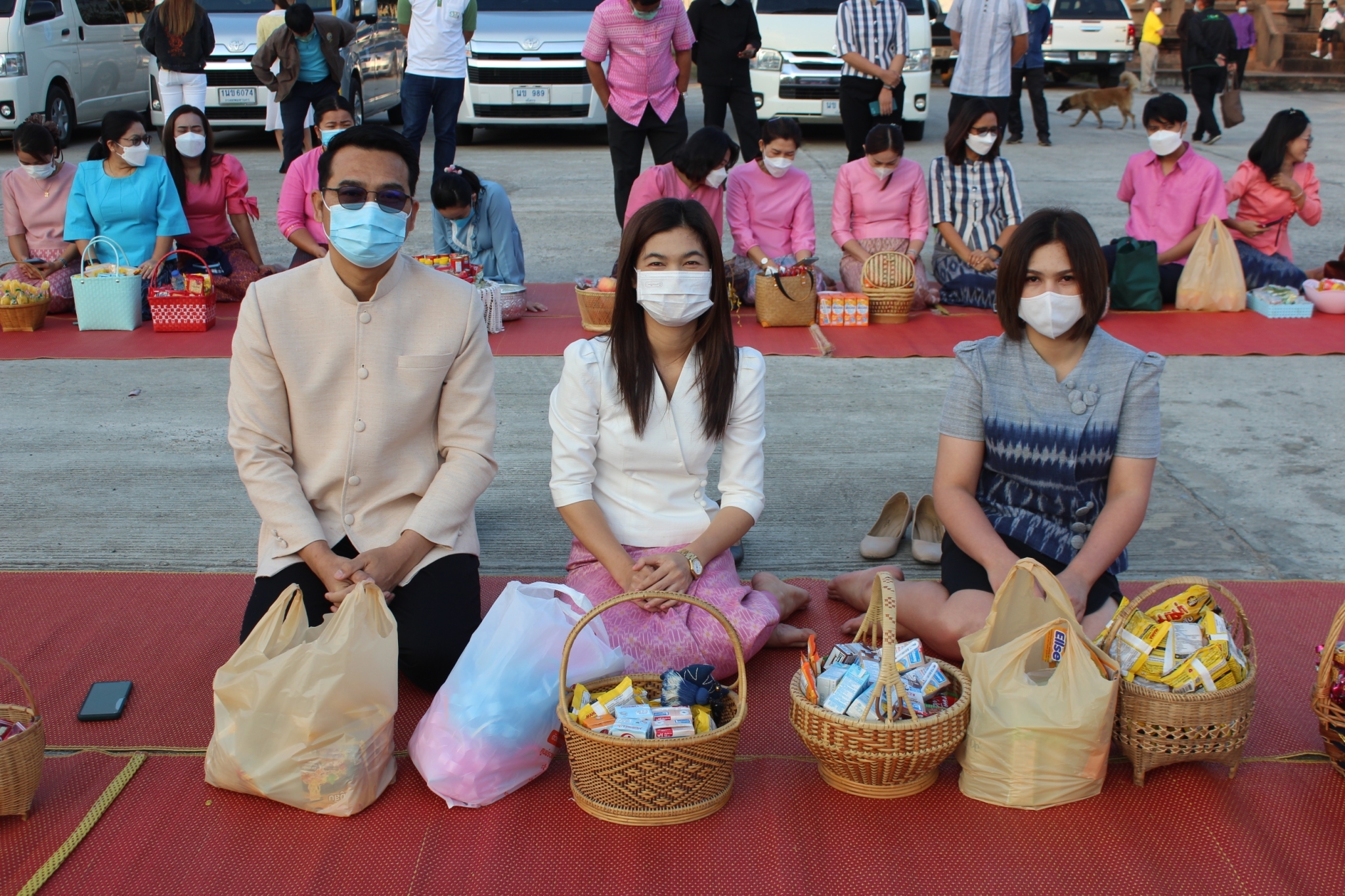 ?พช.ยโสธร ร่วมกิจกรรมทำบุญตักบาตร นำสู่ทาน ศีลและการสงเคราะห์เพื่อนำอาหารและสิ่งของช่วยเหลือ ผู้ได้รับความเดือดร้อน (TPMAP/ThaiQM) ผู้ด้อยโอกาส/กลุ่มเปราะบาง จังหวัดยโสธร ประจำปี พ.ศ.2566 ภายใต้โครงการขจัดความยากจนพัฒนาคนทุกช่วงวัยอย่างยั่งยืนตามหลัก ปรัชญาของเศรษฐกิจพอเพียง