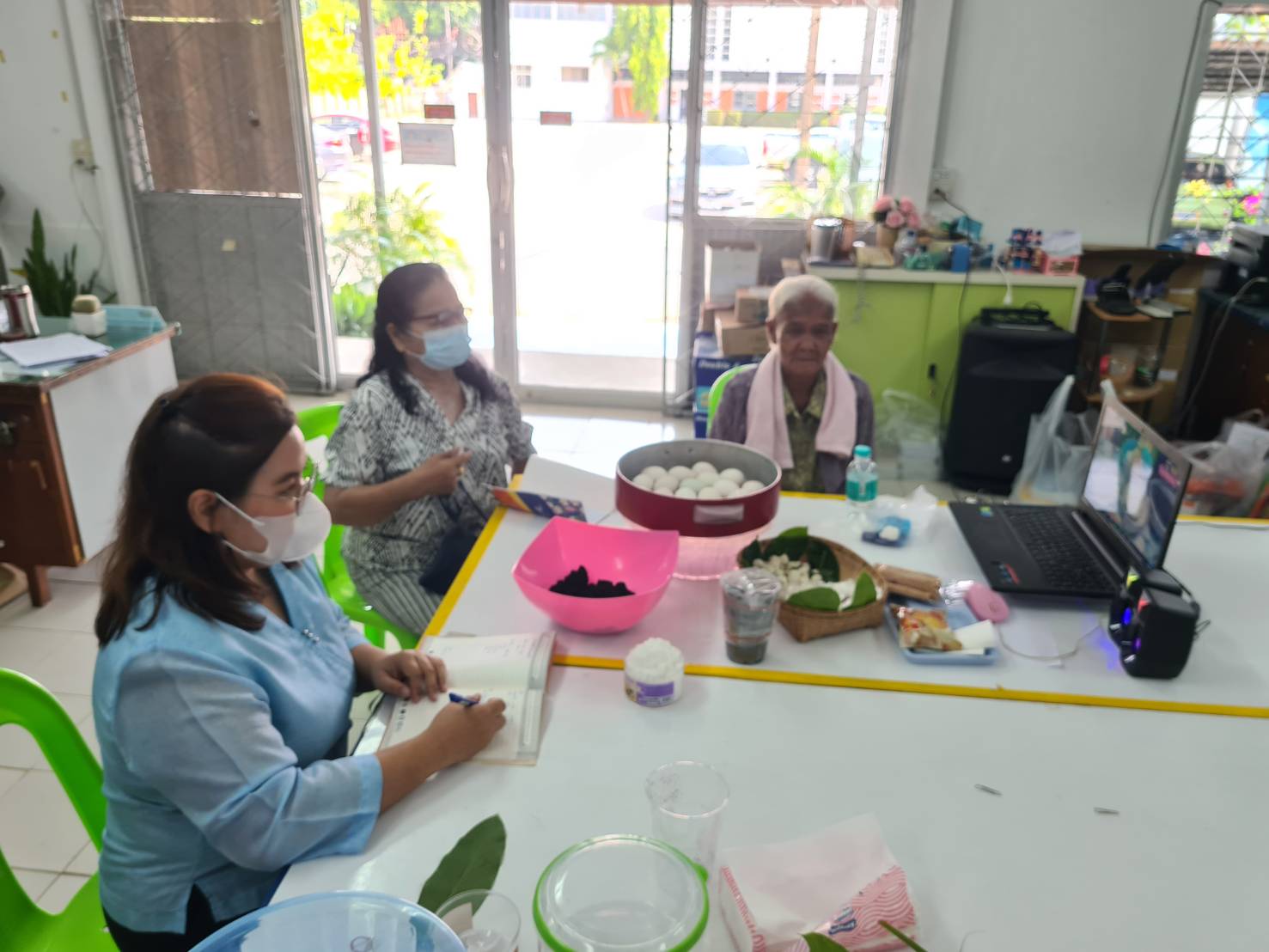 ยโสธร…นำครัวเรือนเป้าหมาย TPMAP/ThaiQM ฝึกอาชีพประชาชนพัฒนาคนทุกช่วงวัยตามหลักปรัชญาของเศรษฐกิจพอเพียง ประจำปีงบประมาณ พ.ศ. 2566 ผ่านระบบ Zoom Cloud Meeting