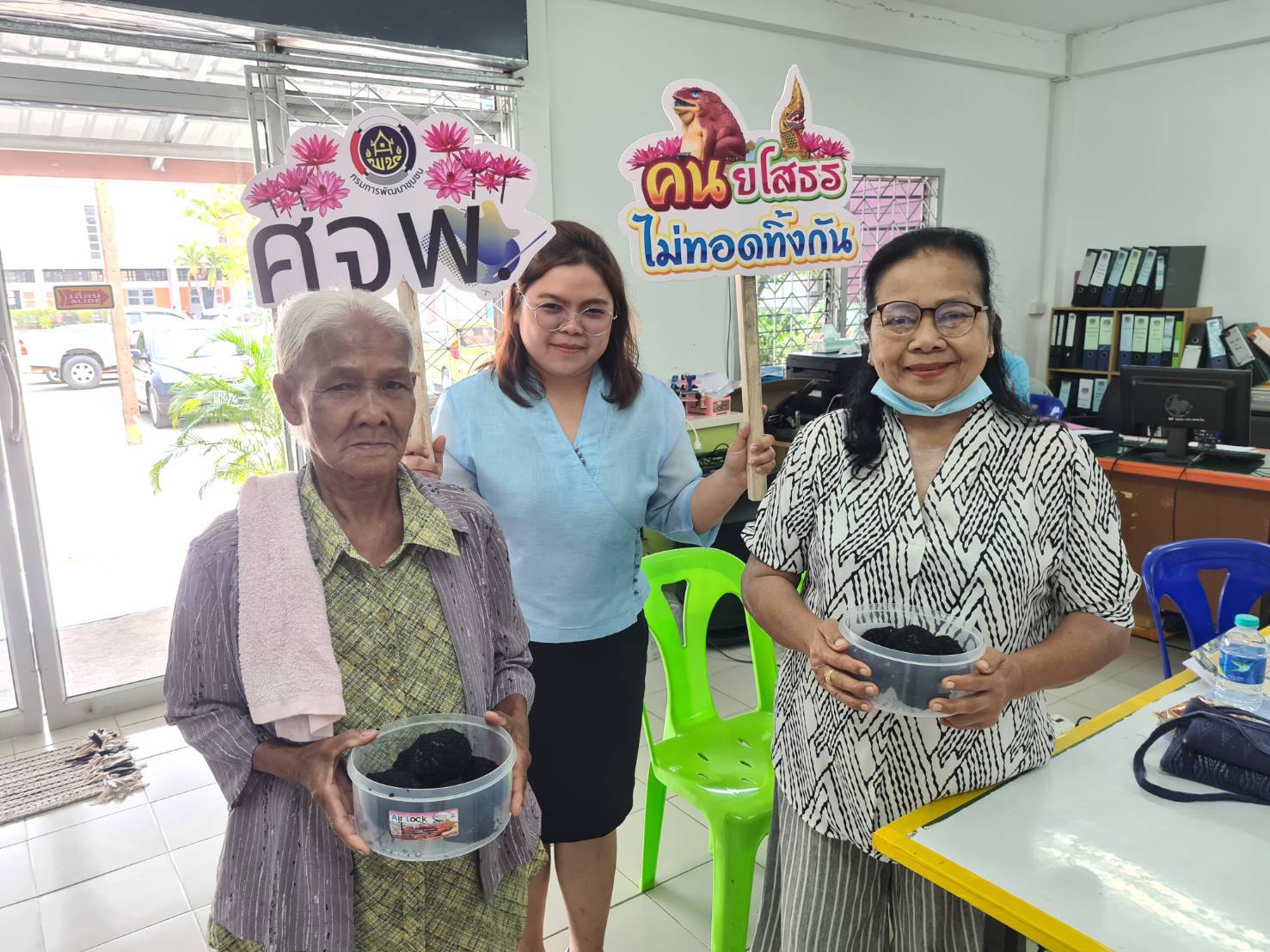 ยโสธร…นำครัวเรือนเป้าหมาย TPMAP/ThaiQM ฝึกอาชีพประชาชนพัฒนาคนทุกช่วงวัยตามหลักปรัชญาของเศรษฐกิจพอเพียง ประจำปีงบประมาณ พ.ศ. 2566 ผ่านระบบ Zoom Cloud Meeting