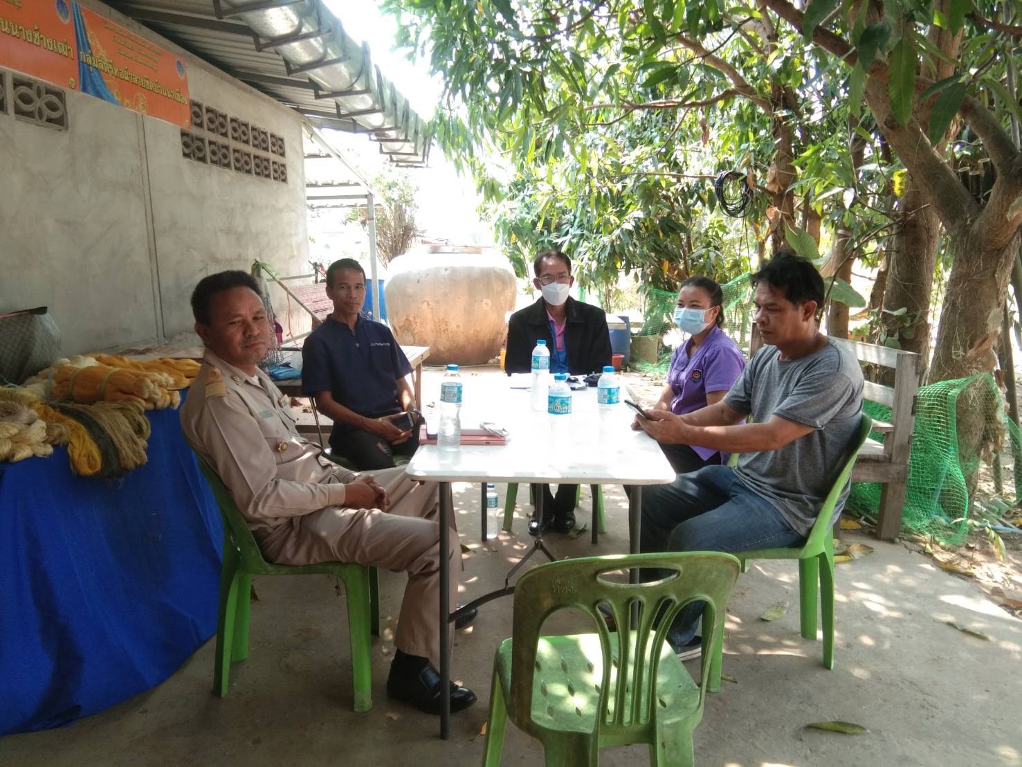 พช.ยโสธร ติดตามให้คำแนะนำการดำเนินงานโครงการพัฒนาผลิตภัณฑ์จากผ้าฝ้ายย้อมสีธรรมชาติ ของกลุ่มผู้ผลิตผู้ประกอบการ OTOP กลุ่มทอผ้านาสะแบง หมู่ที่ 6 ตำบลโนนเปือย อำเภอกุดชุม จังหวัดยโสธร