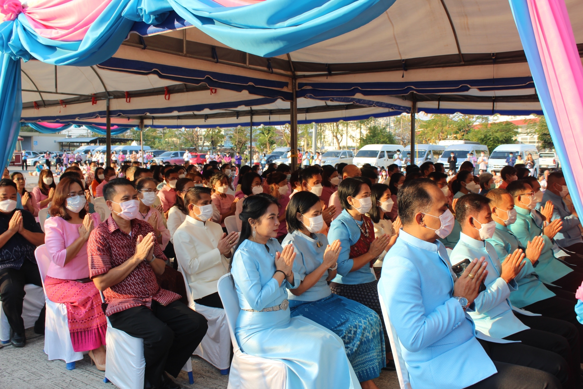 ?พช.ยโสธร ร่วมกิจกรรมทำบุญตักบาตร นำสู่ทาน ศีลและการสงเคราะห์เพื่อนำอาหารและสิ่งของช่วยเหลือ ผู้ได้รับความเดือดร้อน (TPMAP/ThaiQM) ผู้ด้อยโอกาส/กลุ่มเปราะบาง จังหวัดยโสธร ประจำปี พ.ศ.2566 ภายใต้โครงการขจัดความยากจนพัฒนาคนทุกช่วงวัยอย่างยั่งยืนตามหลัก ปรัชญาของเศรษฐกิจพอเพียง