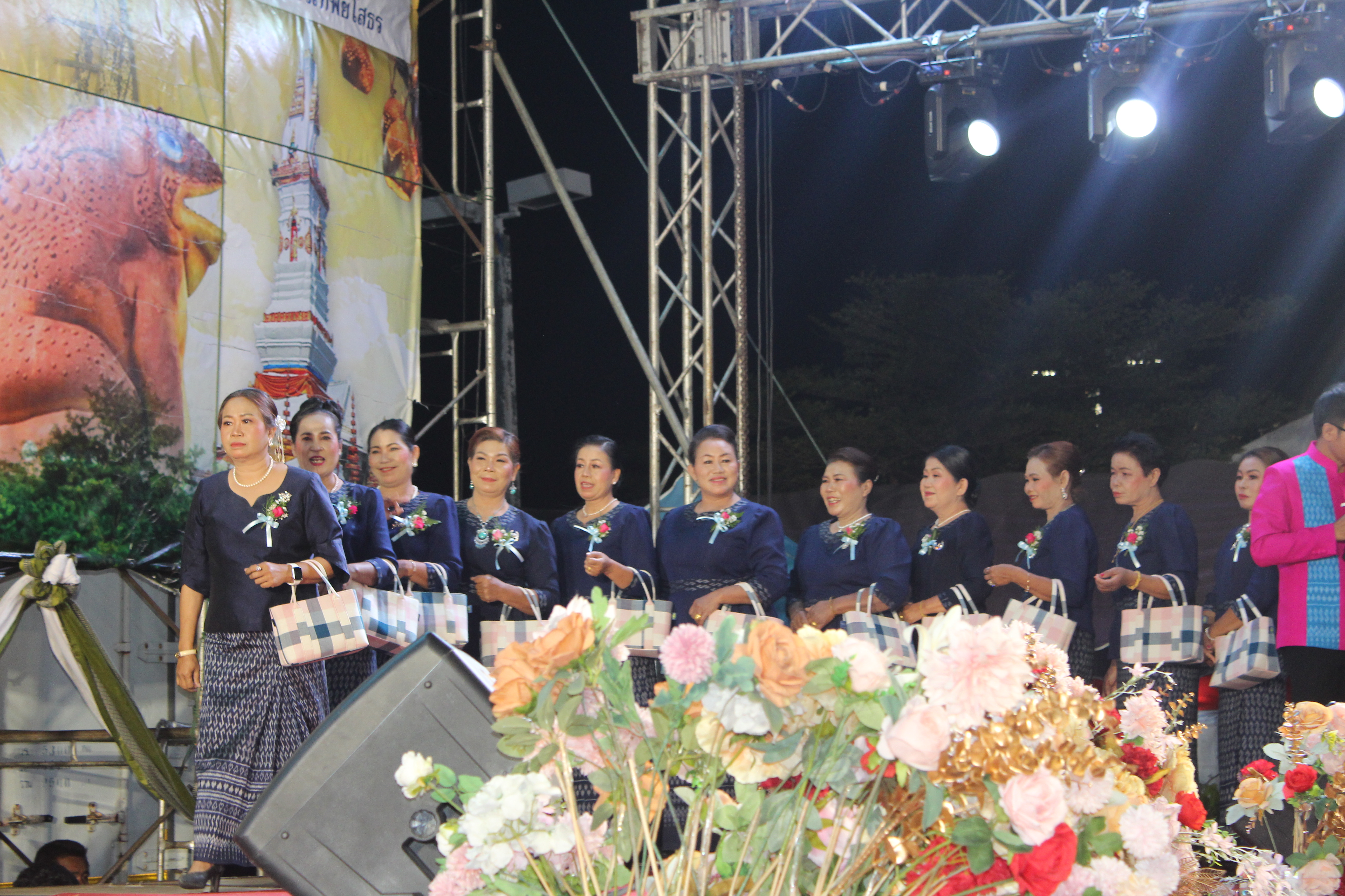 ?พช.ยโสธร เดินรณรงค์กิจกรรมงานพัฒนาชุมชนและร่วมเดินแบบผ้าไทยพื้นเมืองเนื่องในวันสตรีสากล ประจำปี 2566