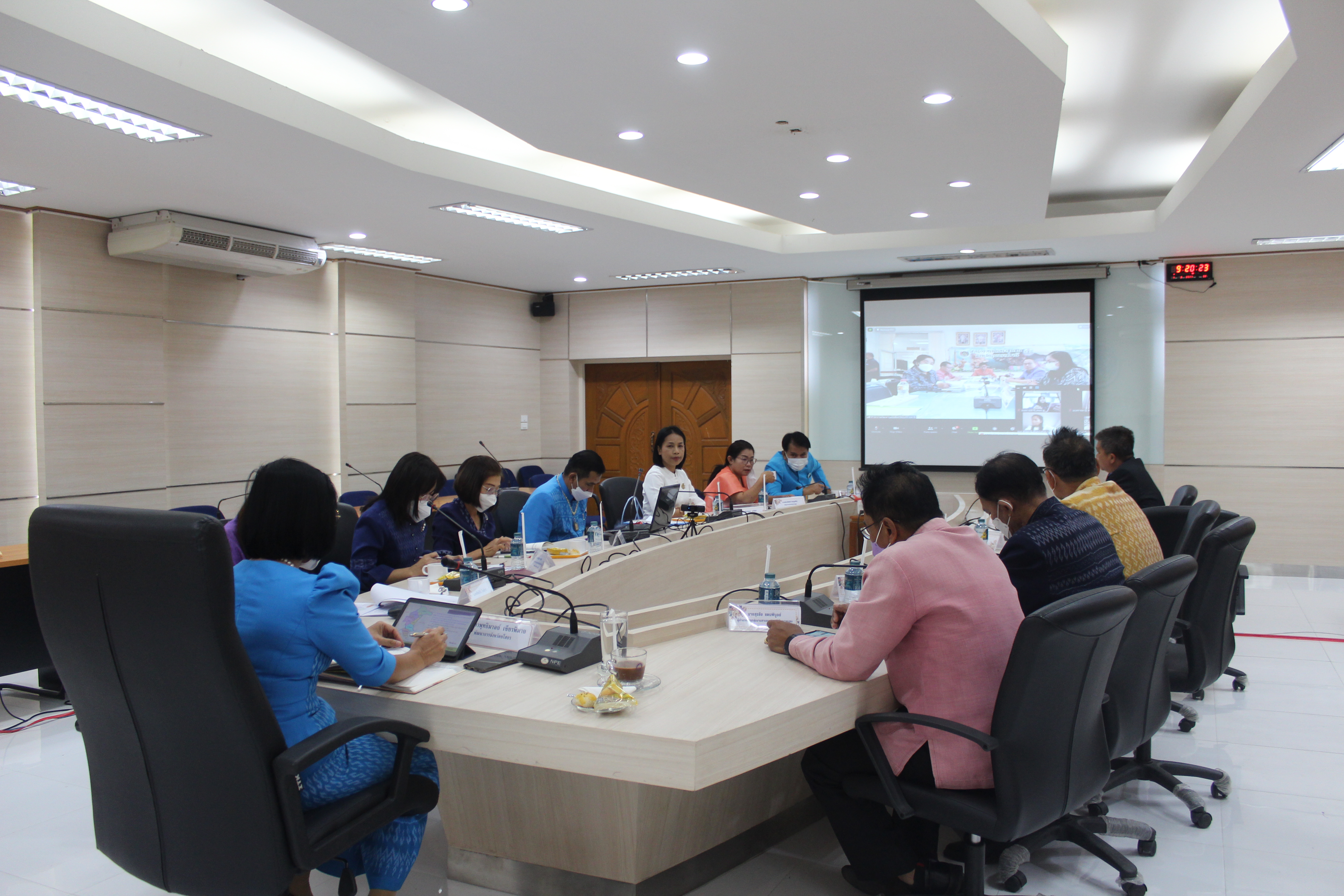 ?พช.ยโสธร ร่วมประชุมเชิงปฏิบัติการตรวจติดตามผลการดำเนินงานของหน่วยรับตรวจรายไตรมาส ครั้งที่ 2/2566 เขตตรวจราชการที่ 14 กลุ่มจังหวัดภาคตะวันออกเฉียงเหนือตอนล่าง 2 (จังหวัดอำนาจเจริญ ศรีสะเกษ ยโสธร และอุบลราชธานี) ผ่านระบบ Zoom Cloud Meeting