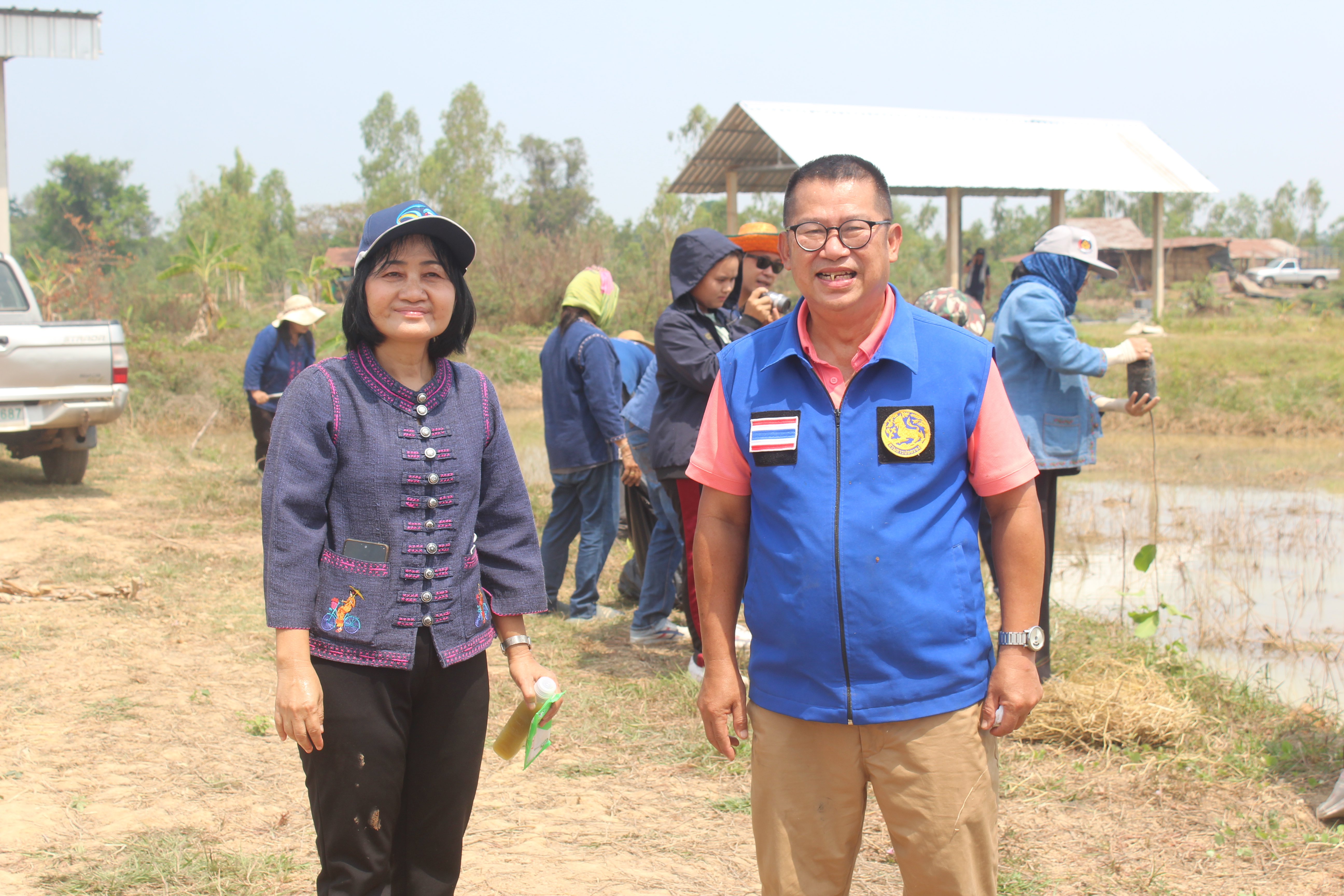 ☘พช.ยโสธร ชวนหิ้วปิ่นโต ไปเอามื้อสามัคคี ถือจอบเสียม พลิกฟื้นแผ่นดิน ณ พื้นที่เรียนรู้ชุมชนต้นแบบการพัฒนาคุณภาพชีวิต CLM ตำบลฟ้าหยาด อำเภอมหาชนะชัย จังหวัดยโสธร