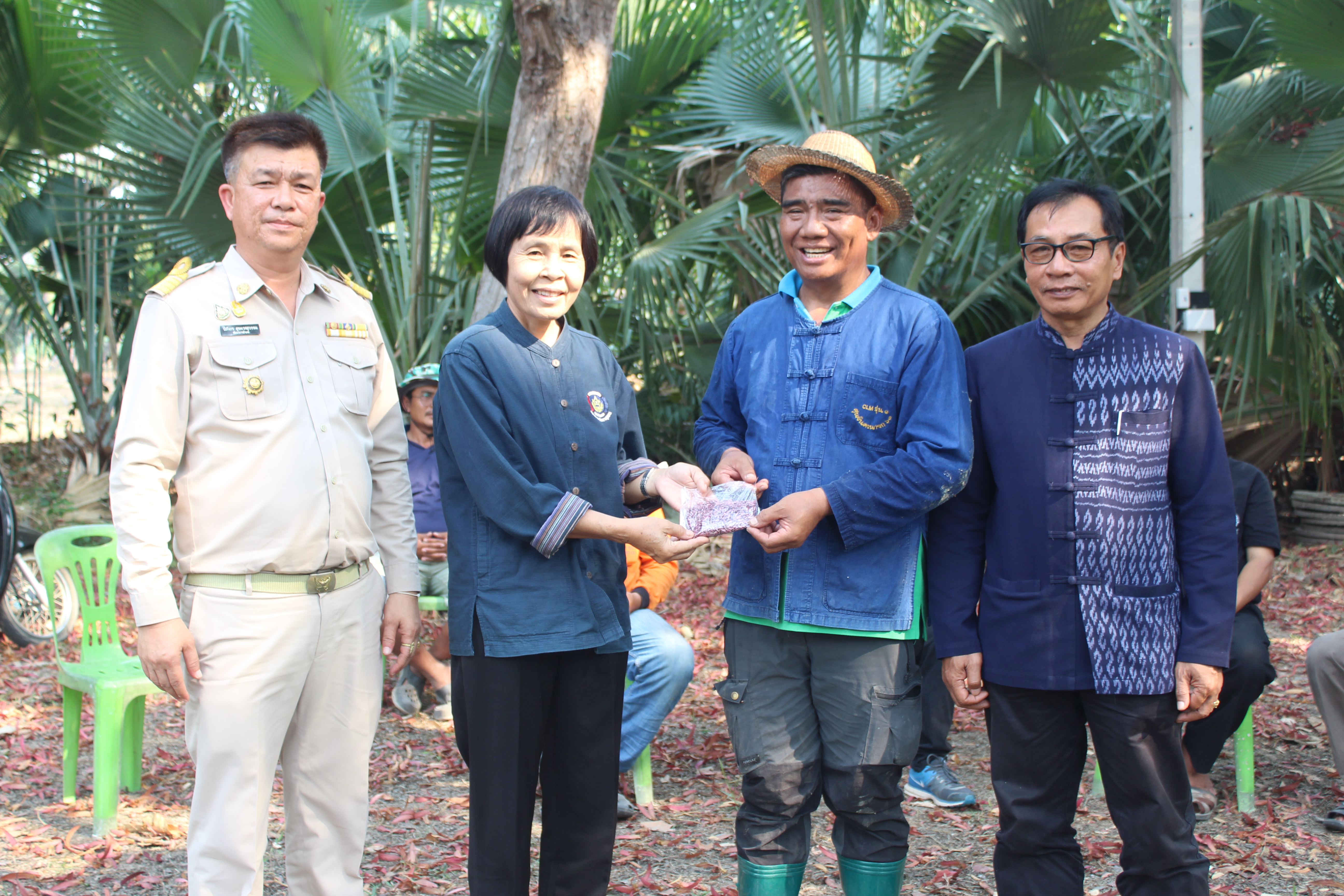 ?พช.ยโสธร ขับเคลื่อนการจัดทำสารสนเทศตำบลต้นแบบเพื่อพัฒนาคุณภาพชีวิต กิจกรรมที่ 2 กิจกรรมสนับสนุนการพัฒนาคุณภาพชีวิตตามความต้องการของ พื้นที่ (ประเด็น การแก้ไขปัญหาความยากจน) ตำบลบึงแก อำเภอมหาชนะชัย จังหวัดยโสธร