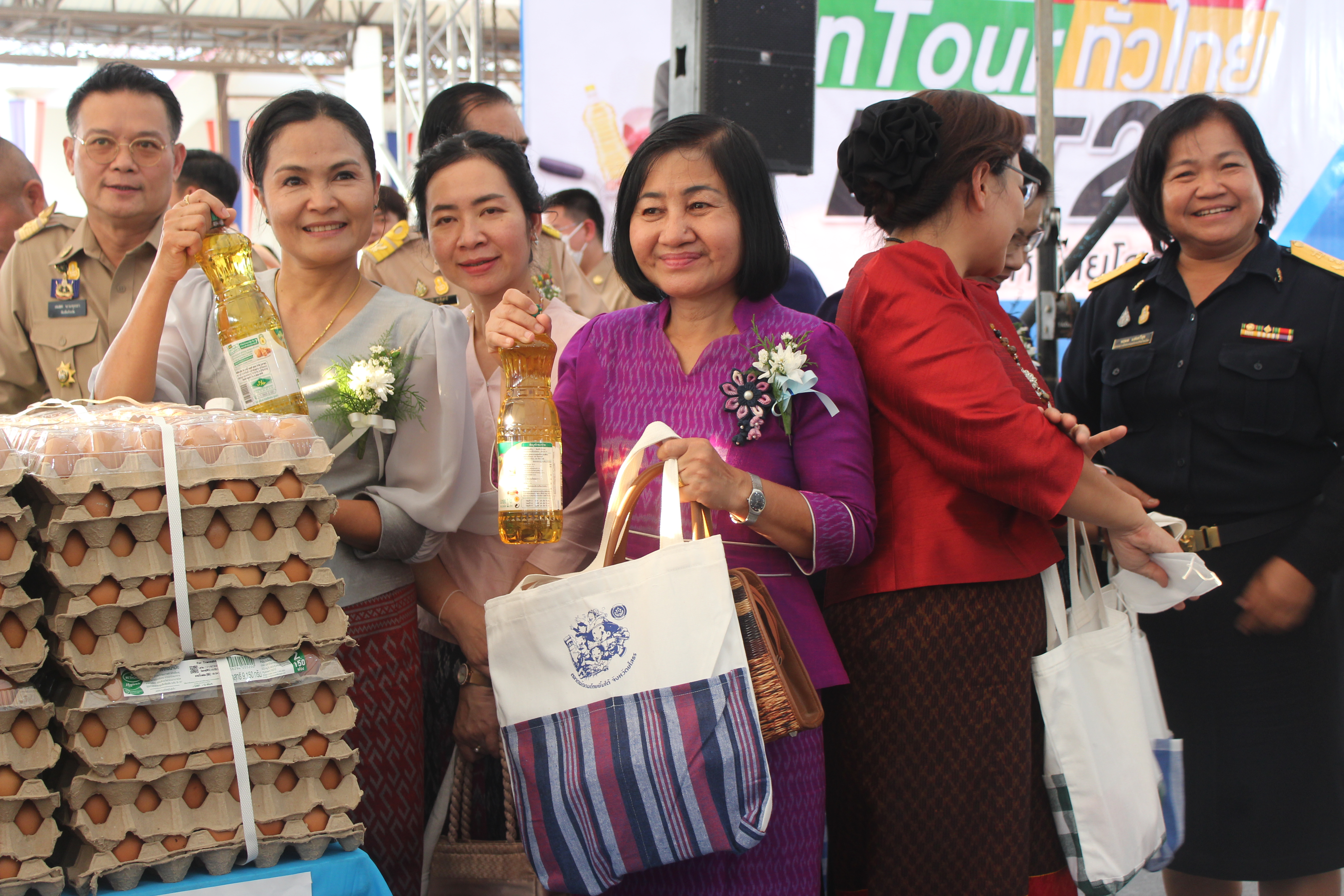 ?พช.ยโสธร ร่วมเปิดงานโครงการ “พาณิชย์ลดราคา!ออนทัวร์ ทั่วไทย จังหวัดยโสธร ครั้งที่ 4