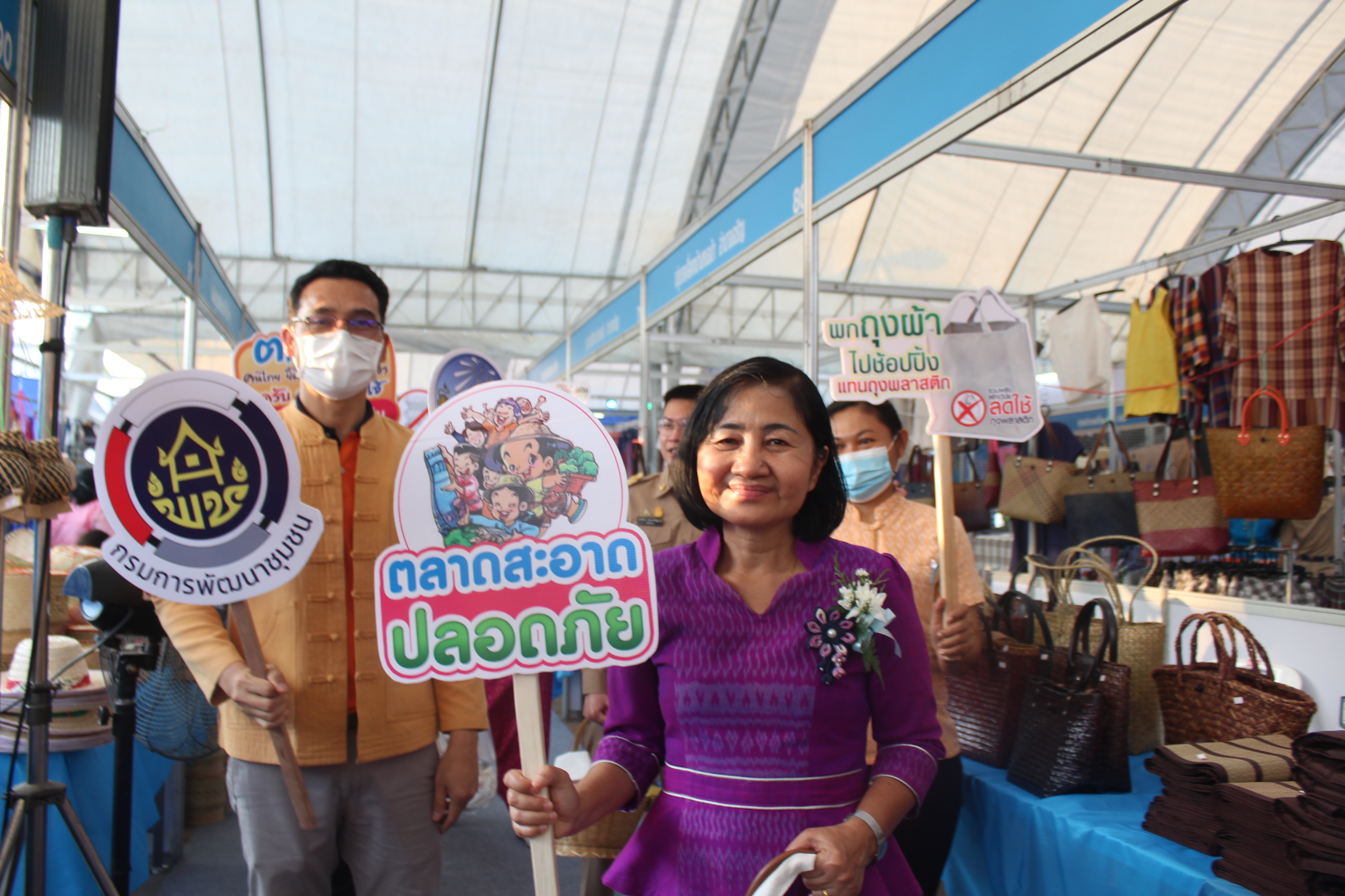 ?พช.ยโสธร ร่วมเปิดงานโครงการ “พาณิชย์ลดราคา!ออนทัวร์ ทั่วไทย จังหวัดยโสธร ครั้งที่ 4