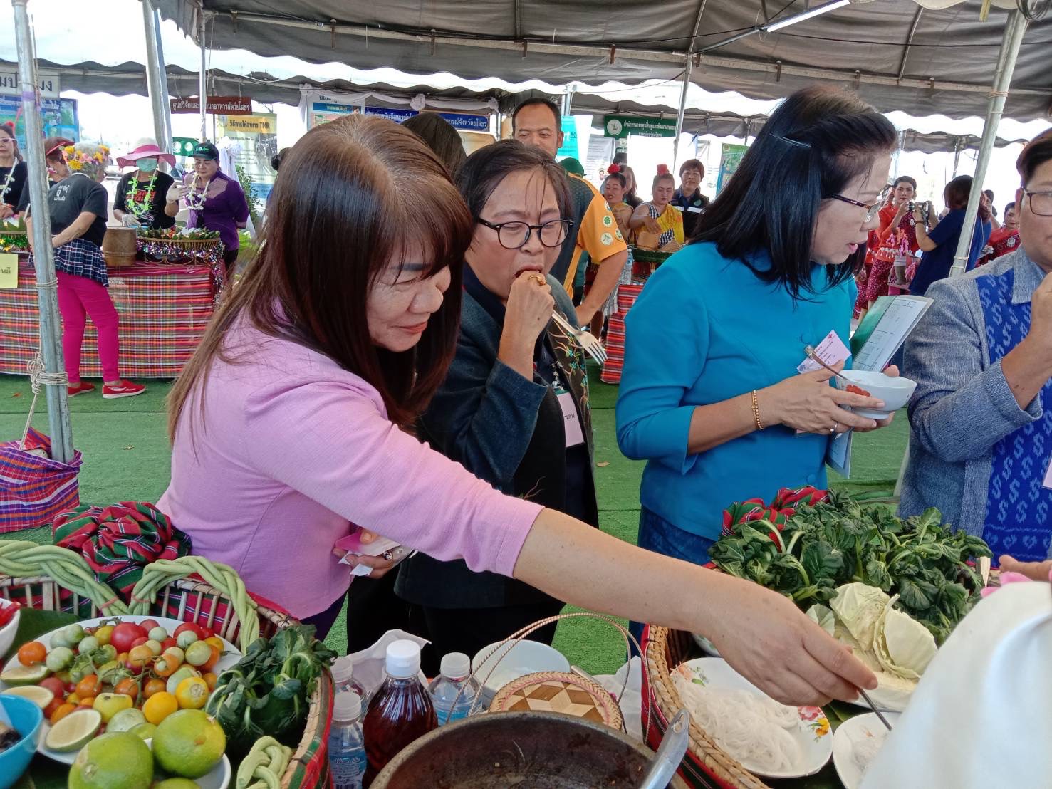 ?พช.ยโสธร ร่วมเป็นกรรมการในการประกวดส้มตำลีลามหาสนุก ในงานเกษตรอินทรีย์ วิถียโสธร 2566 เนื่องในวันครบรอบวันสถาปนาจังหวัดยโสธร ปี 2566